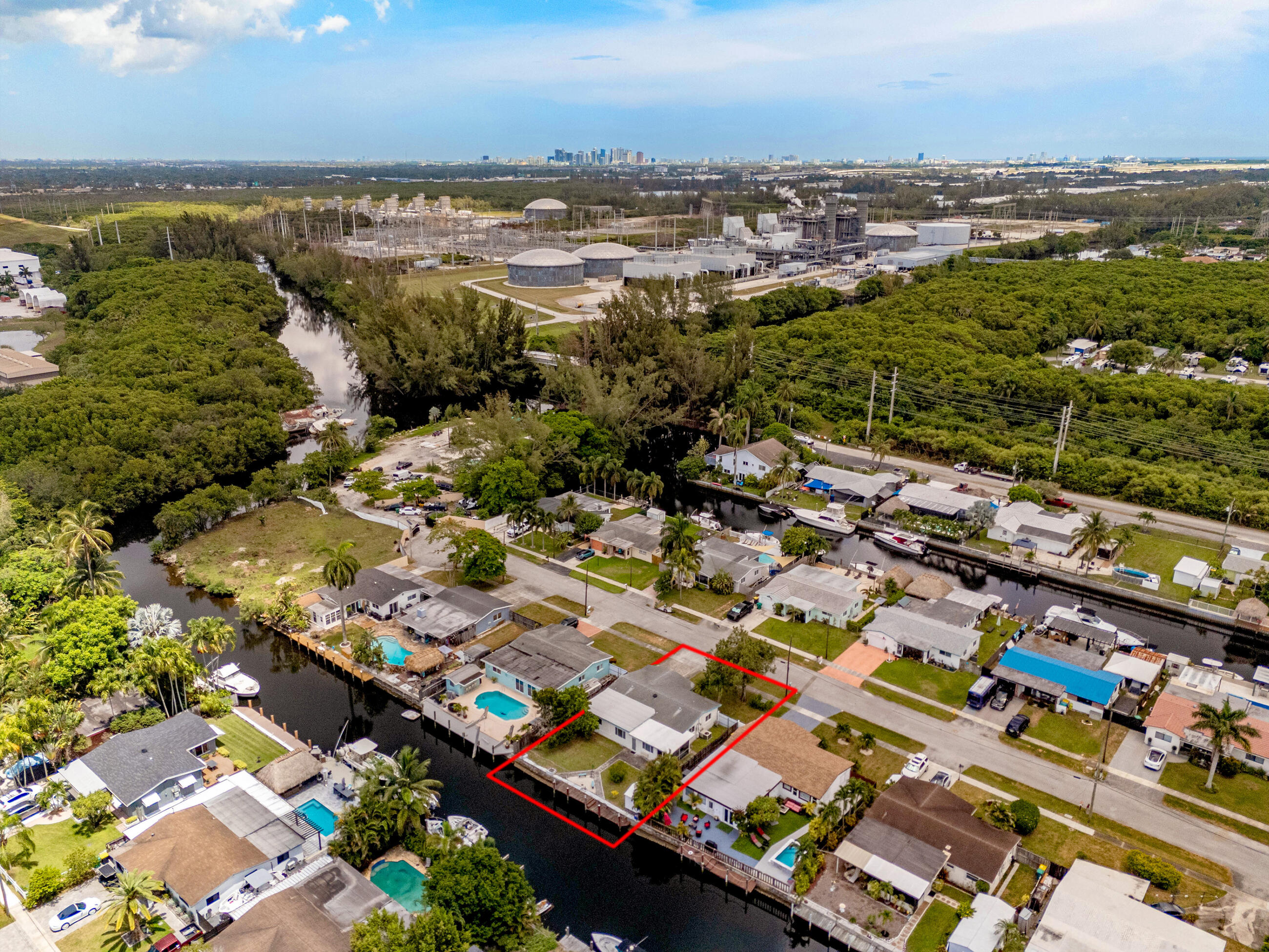 main property photo 28