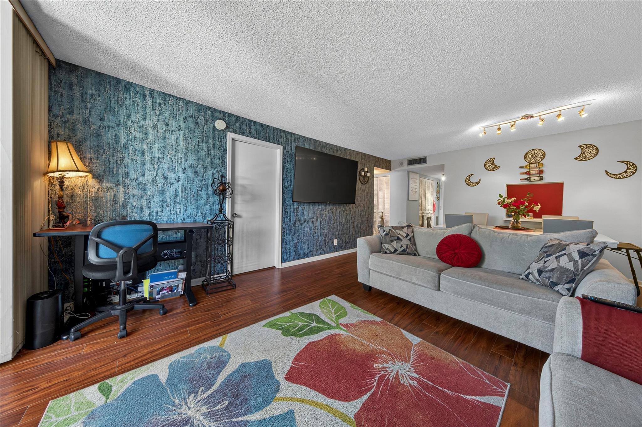 main property photo 8