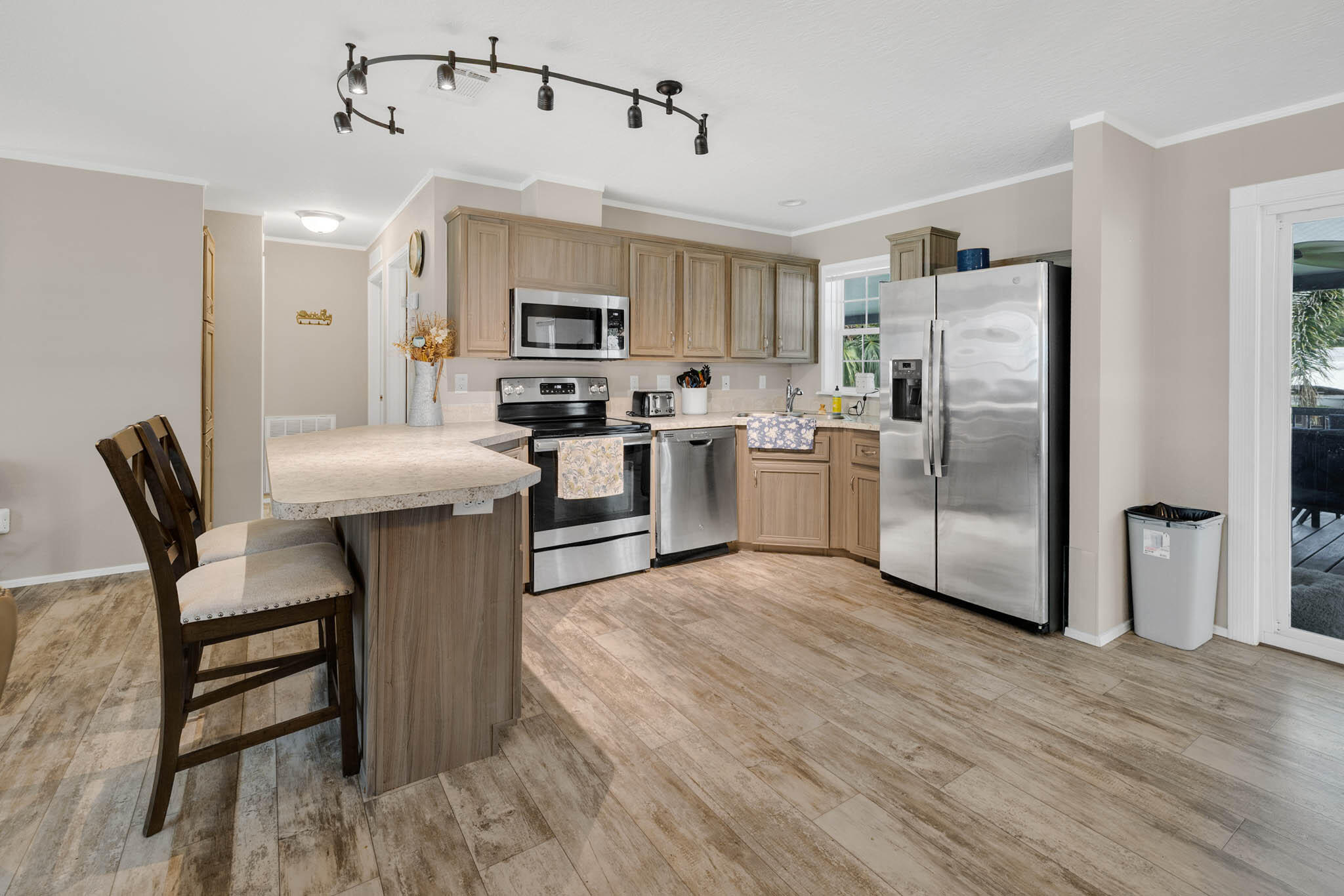 main property photo 23
