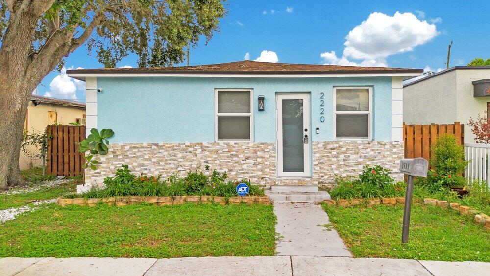 main property photo 17