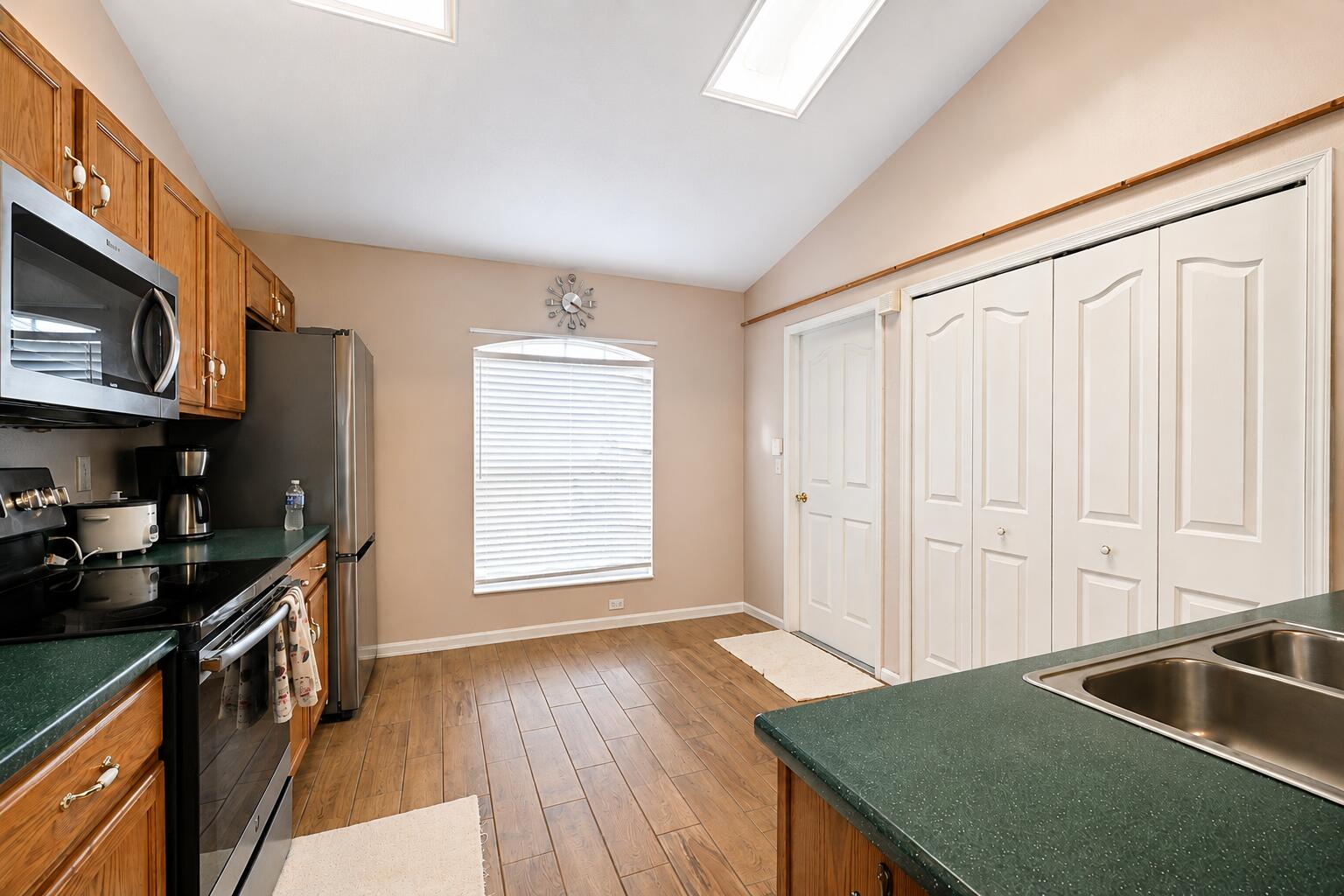 main property photo 7