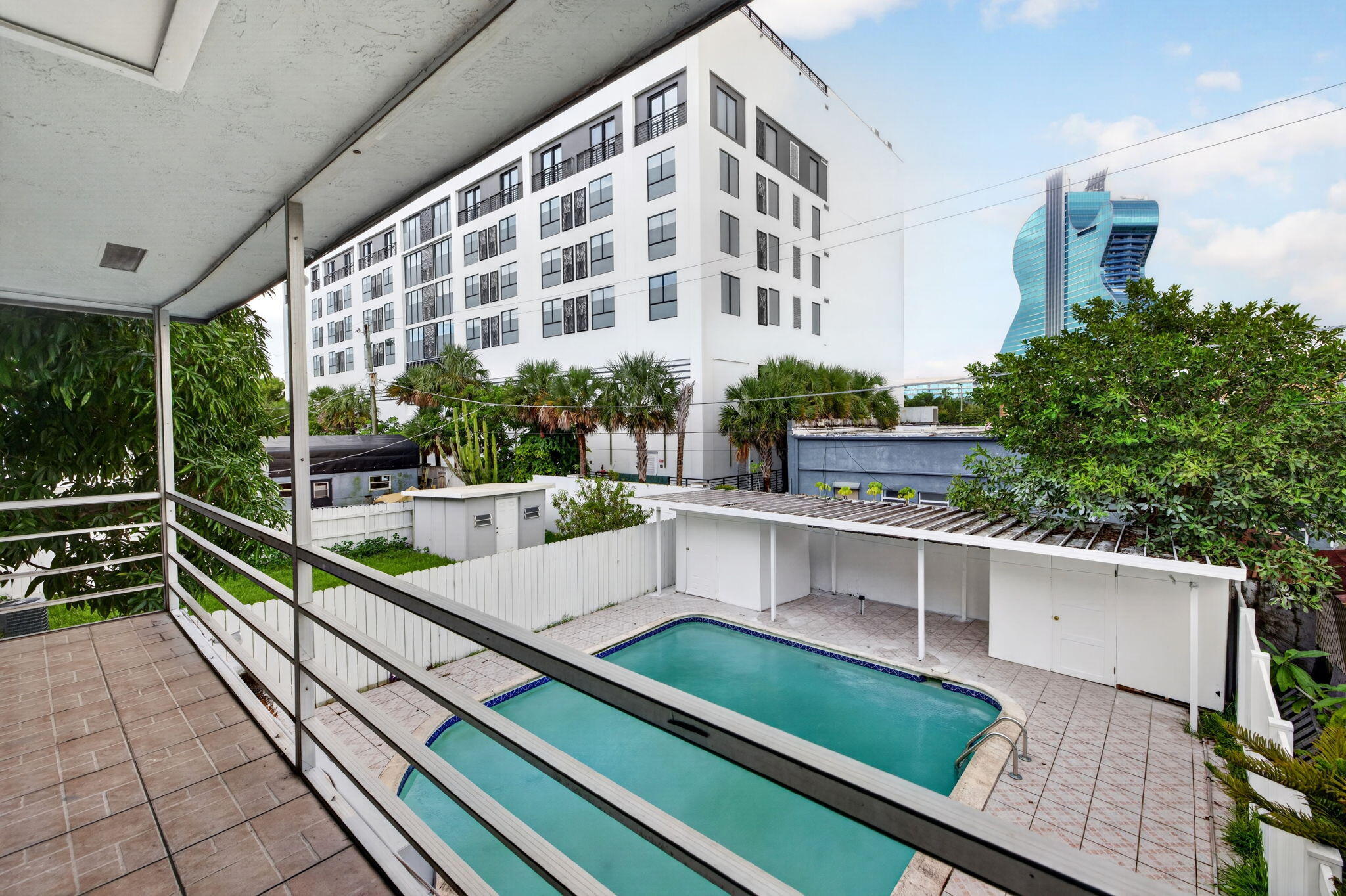main property photo 30