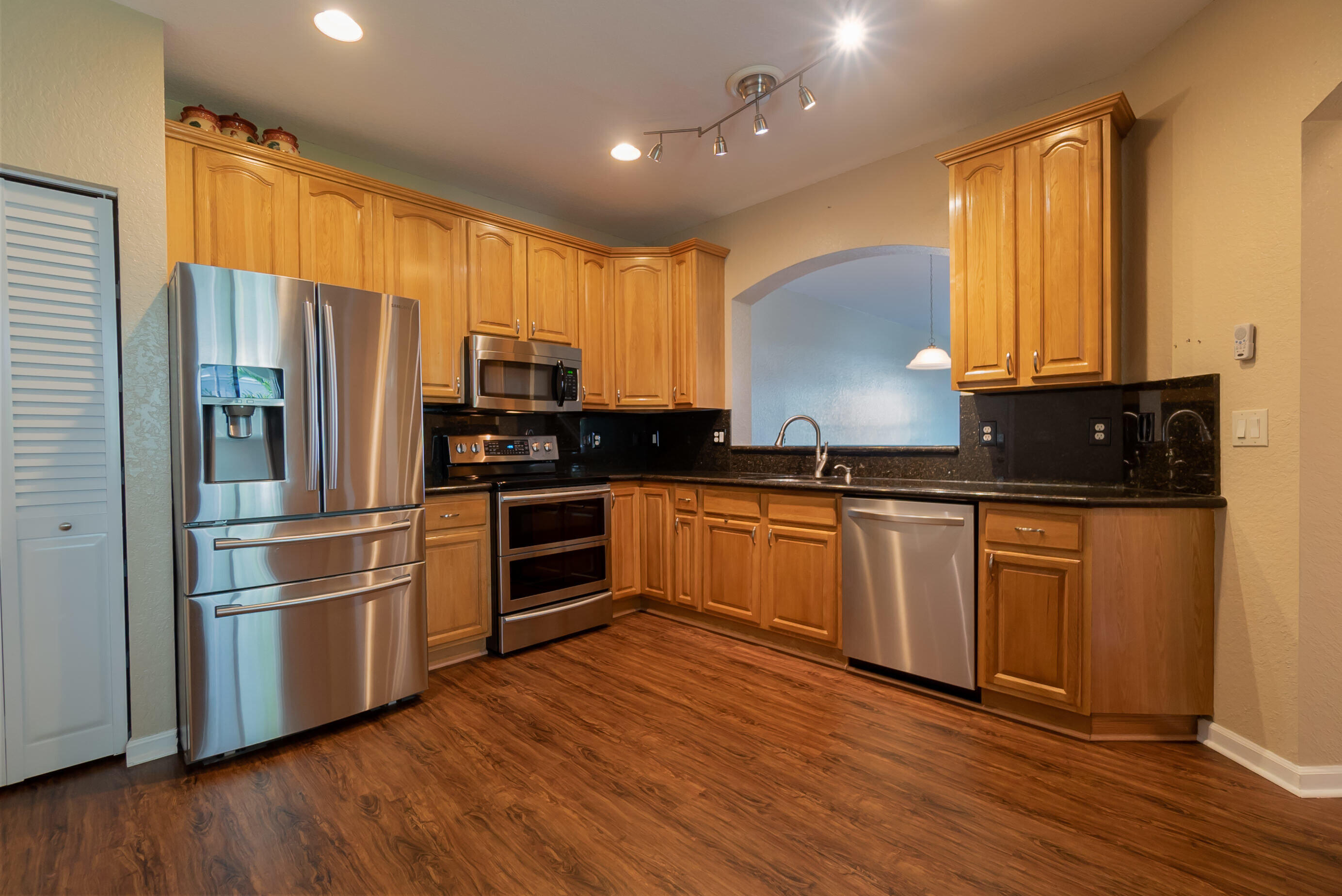 main property photo 7