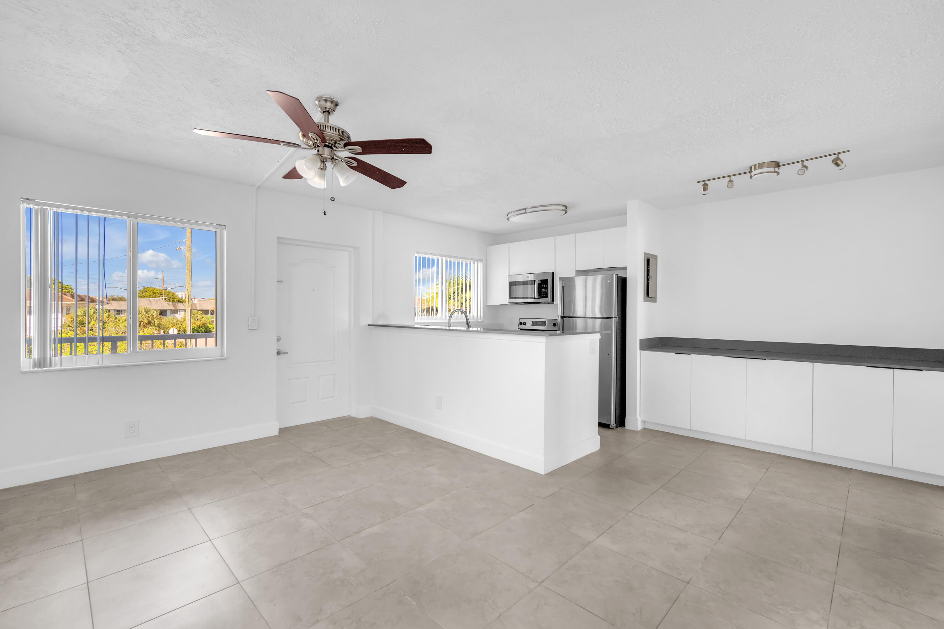 property viewer photo 4
