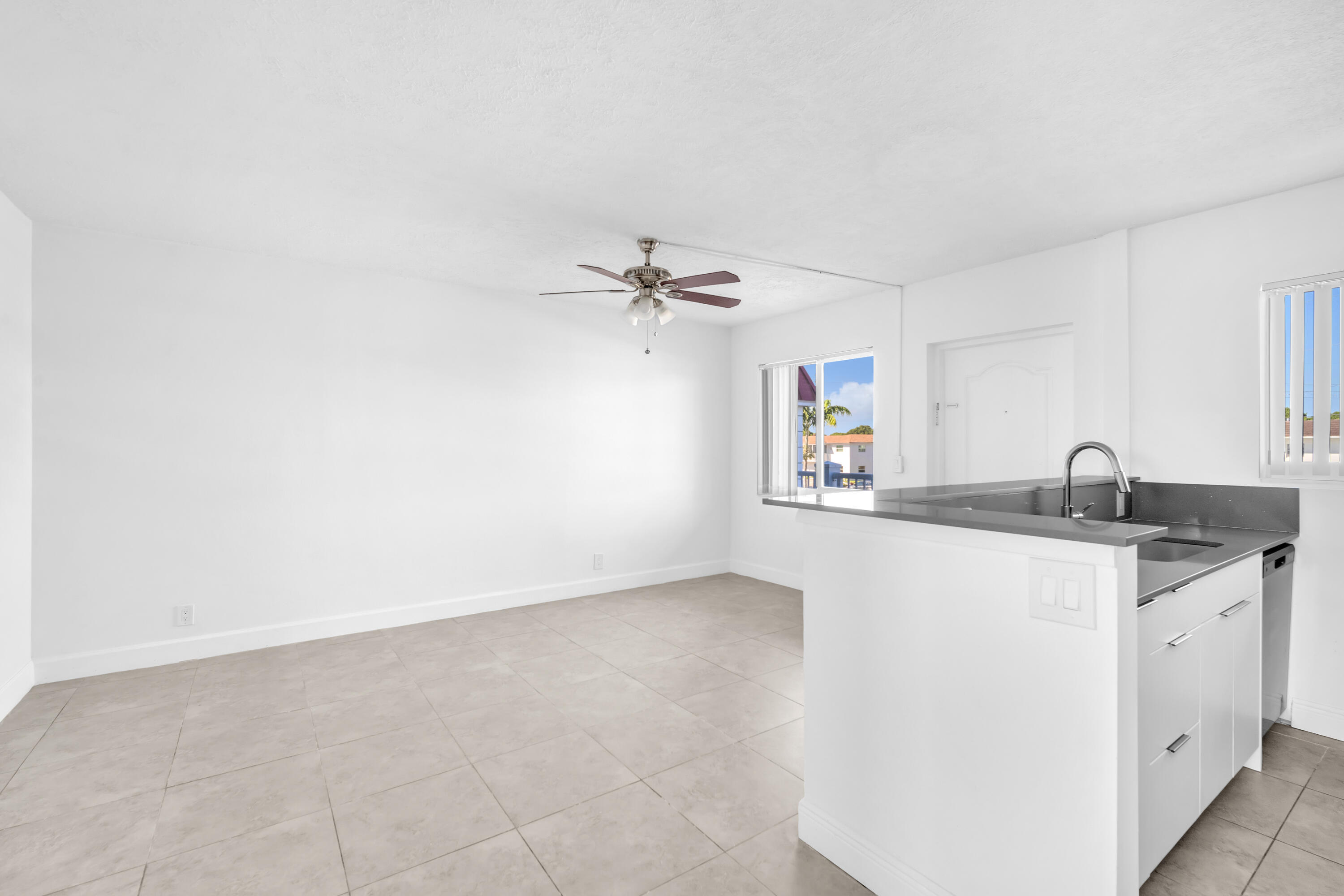 property viewer photo 6