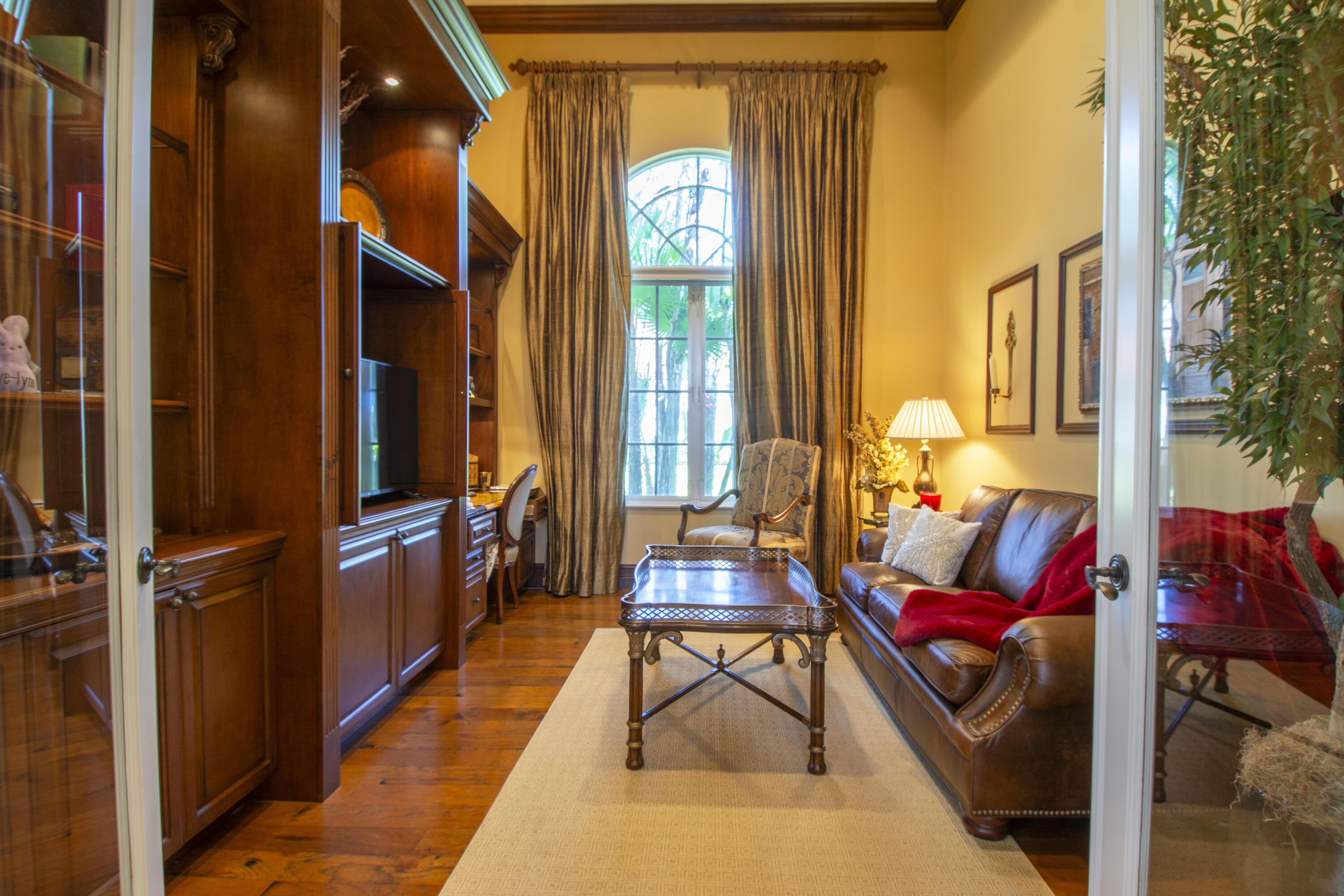 main property photo 28