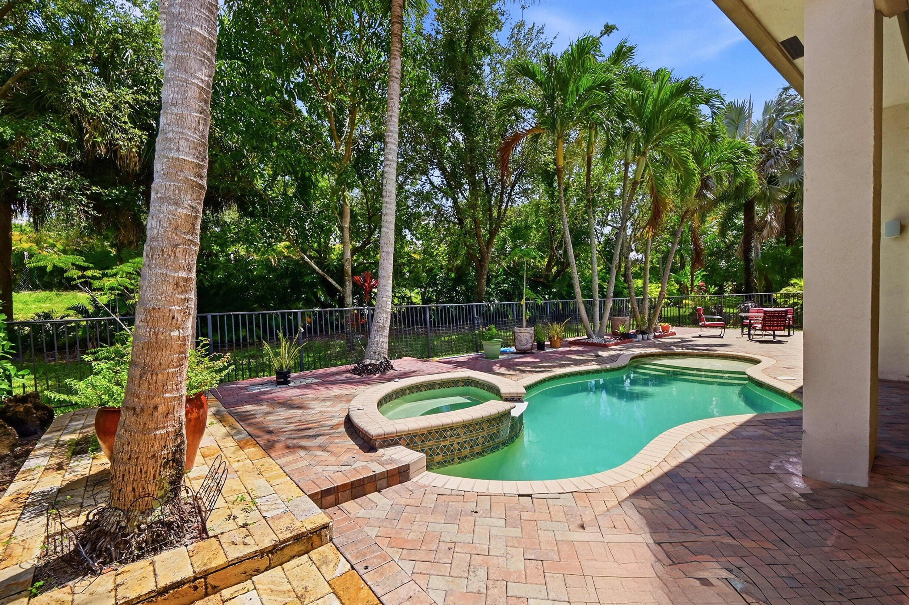 main property photo 17
