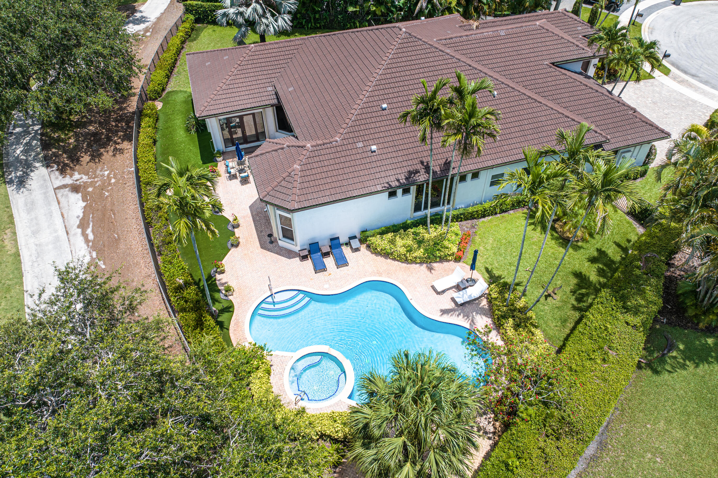 main property photo 46