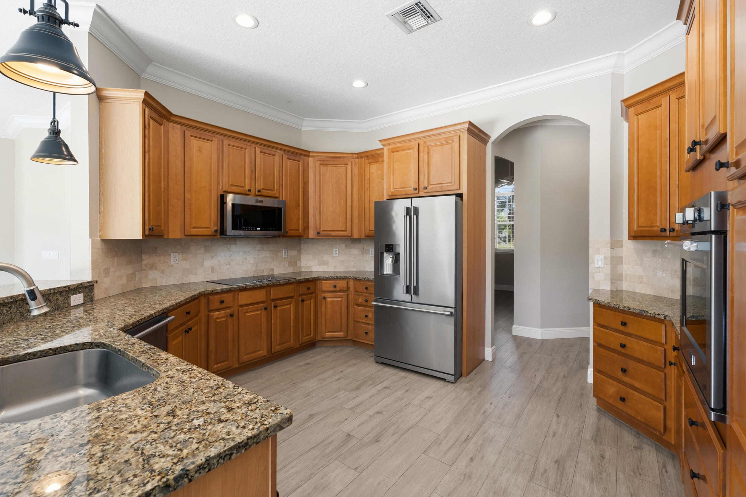 main property photo 10