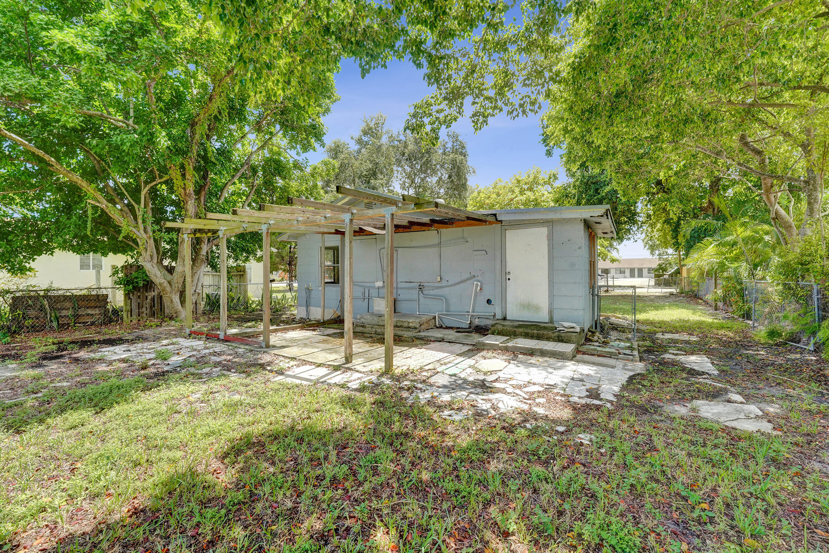 main property photo 31