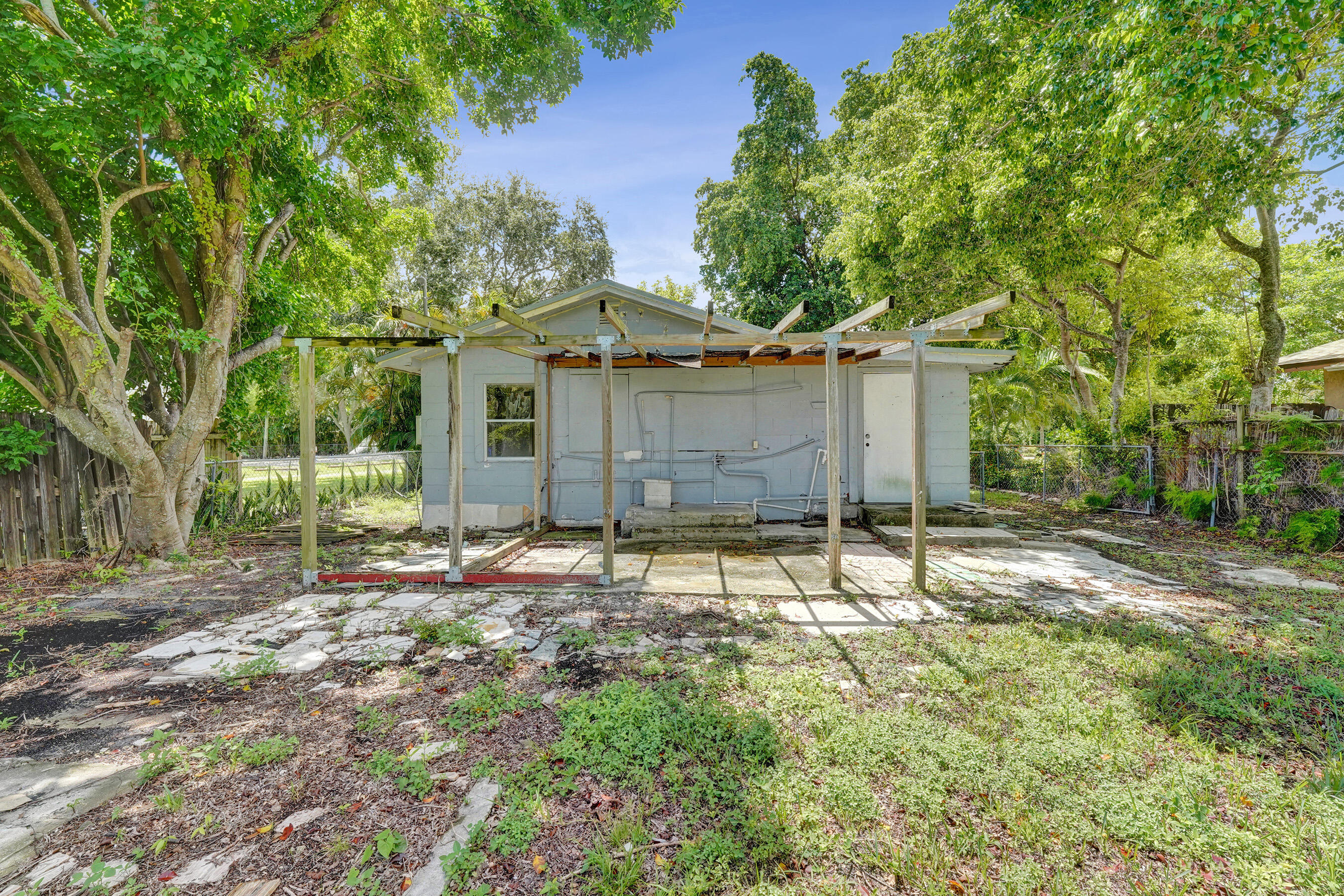 main property photo 32
