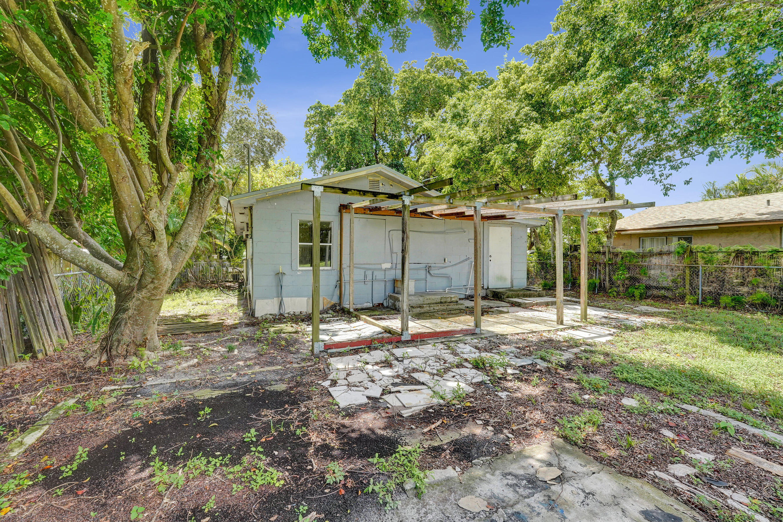 main property photo 33