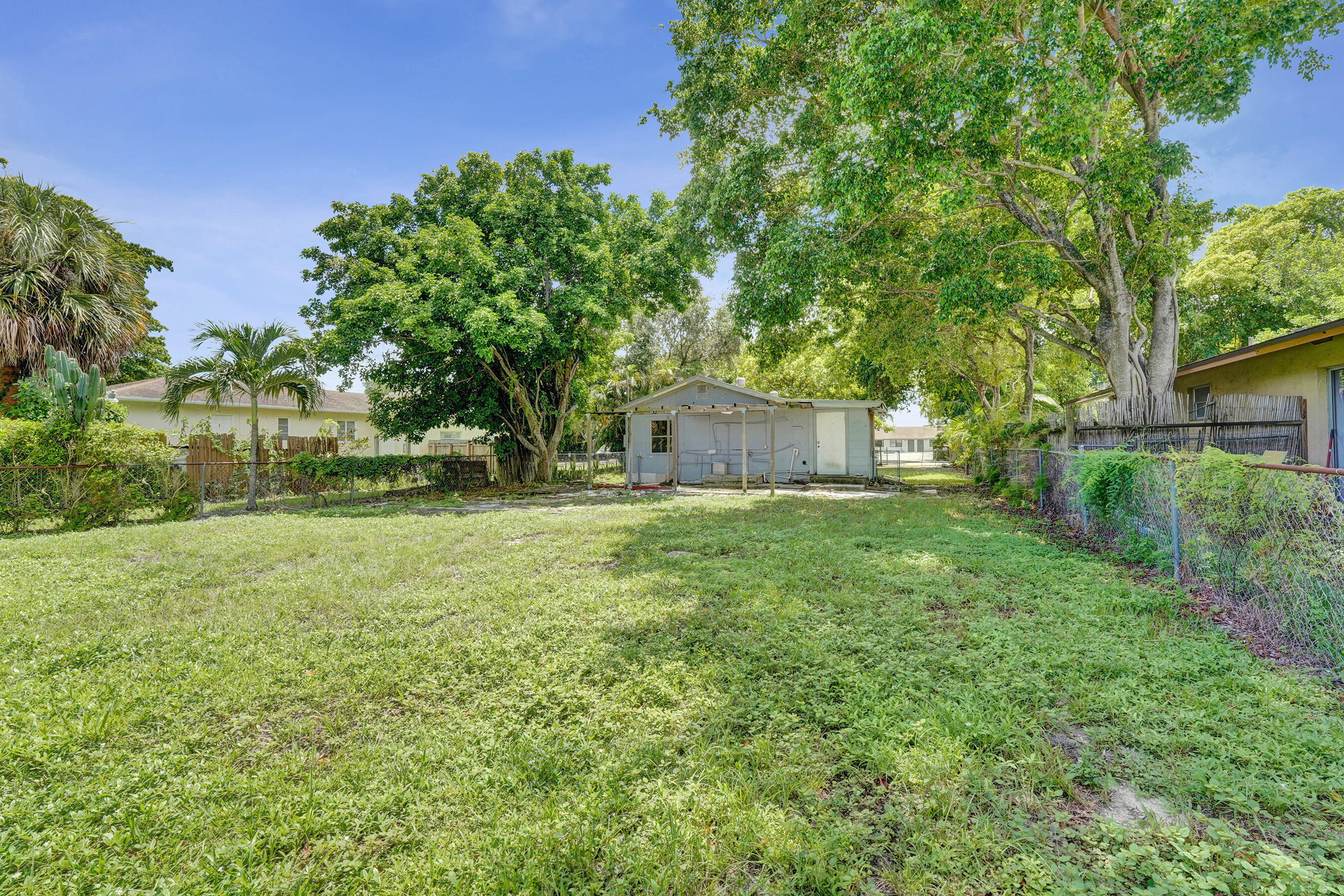 main property photo 40