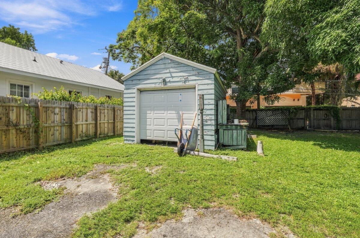 main property photo 17