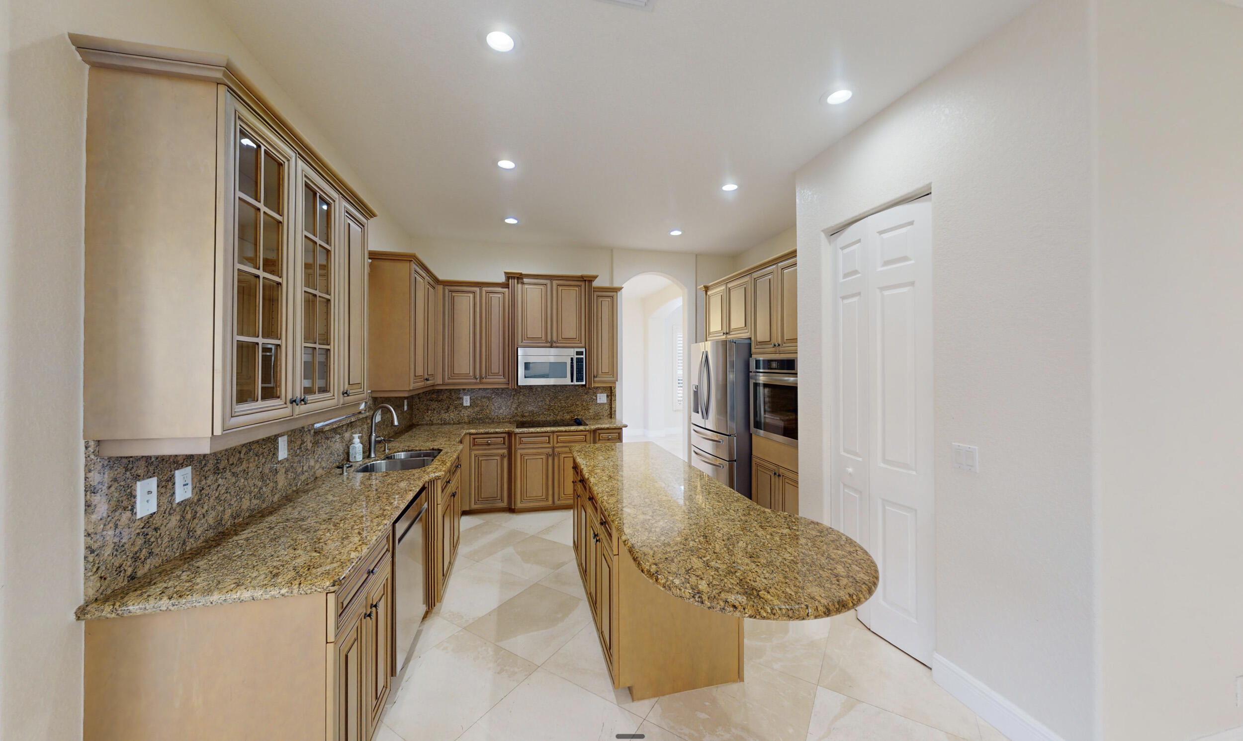 main property photo 16