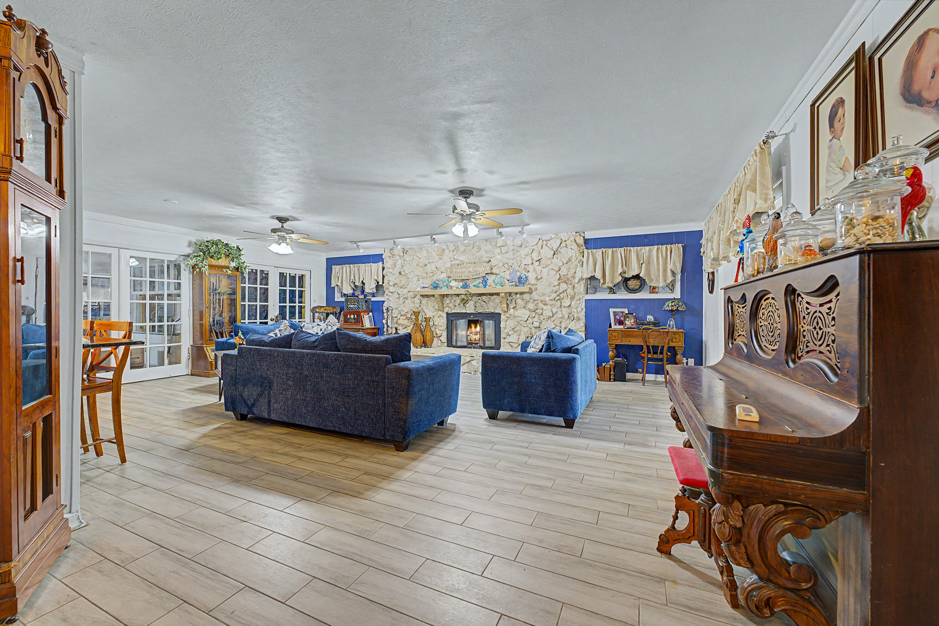 main property photo 13