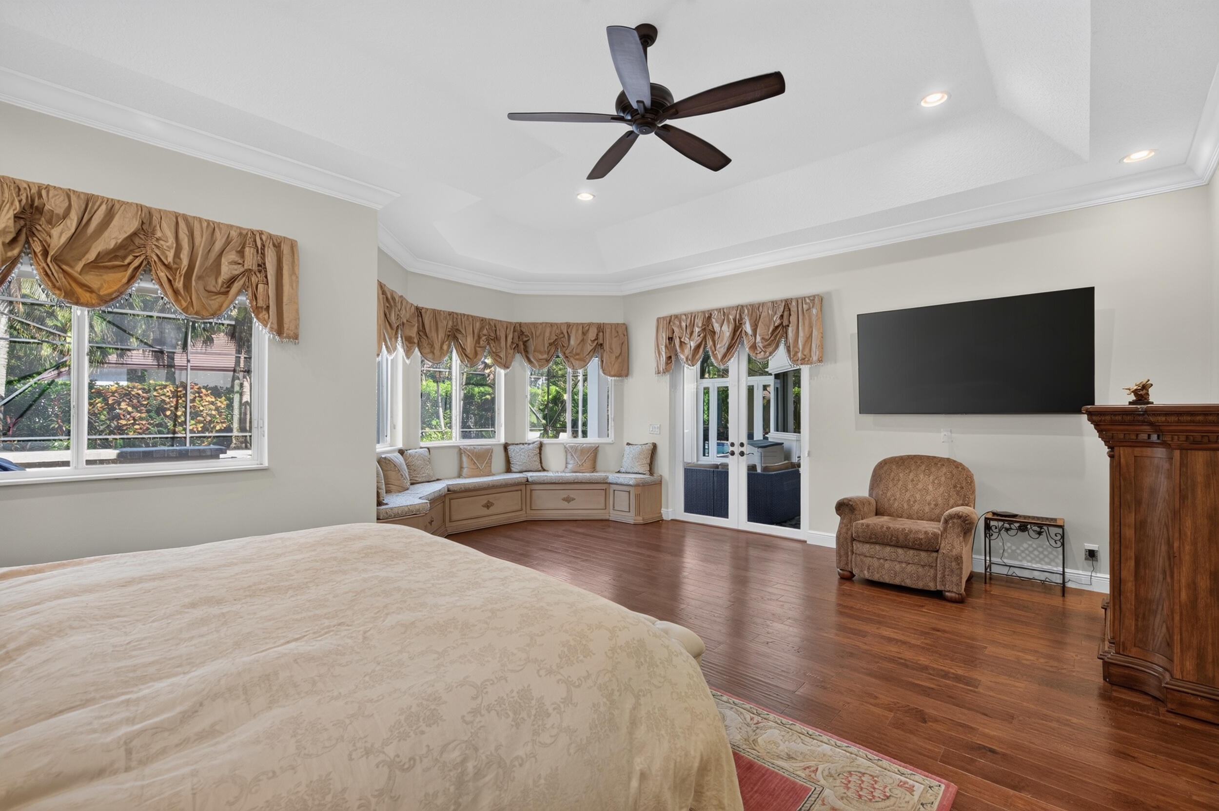main property photo 41