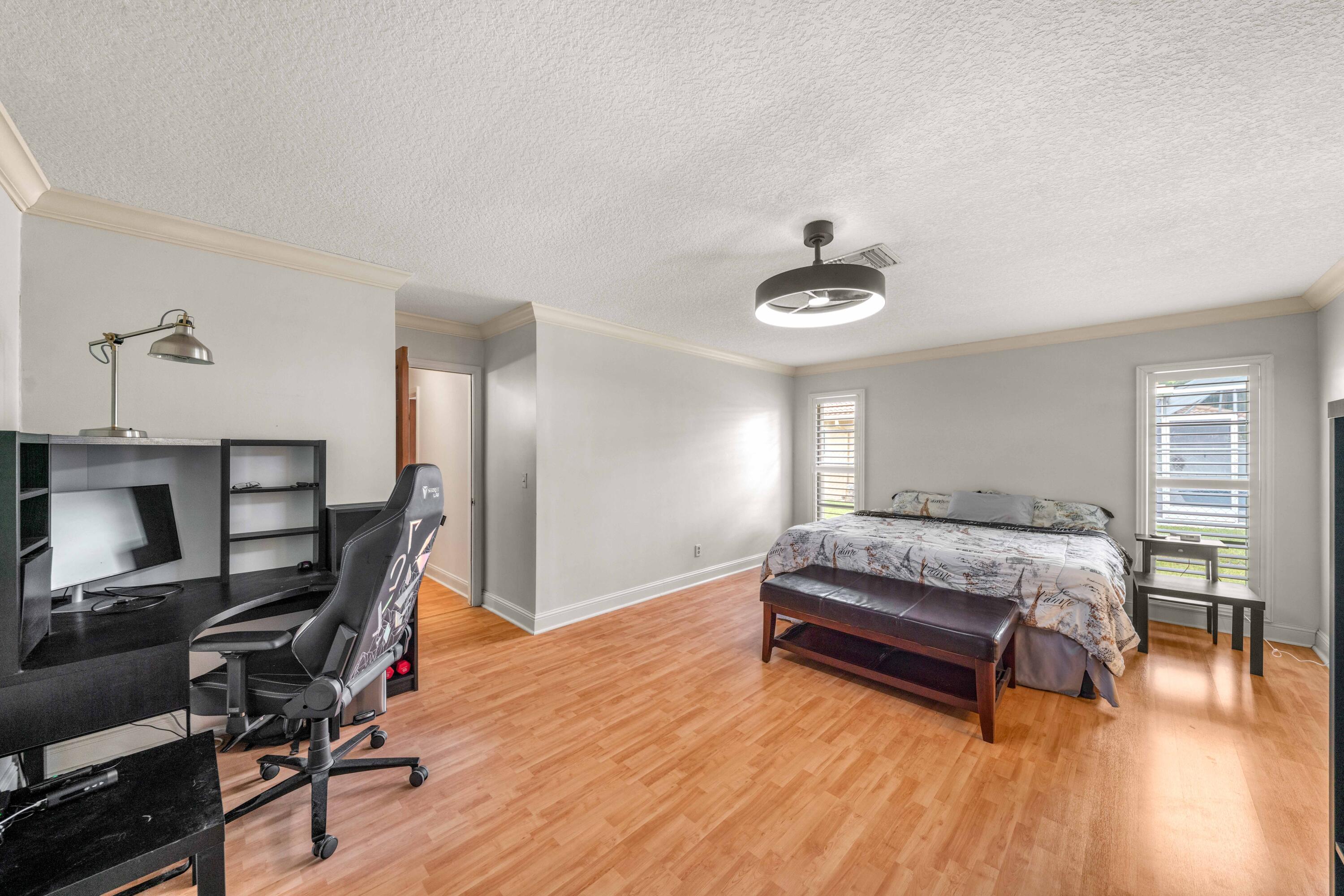 main property photo 50