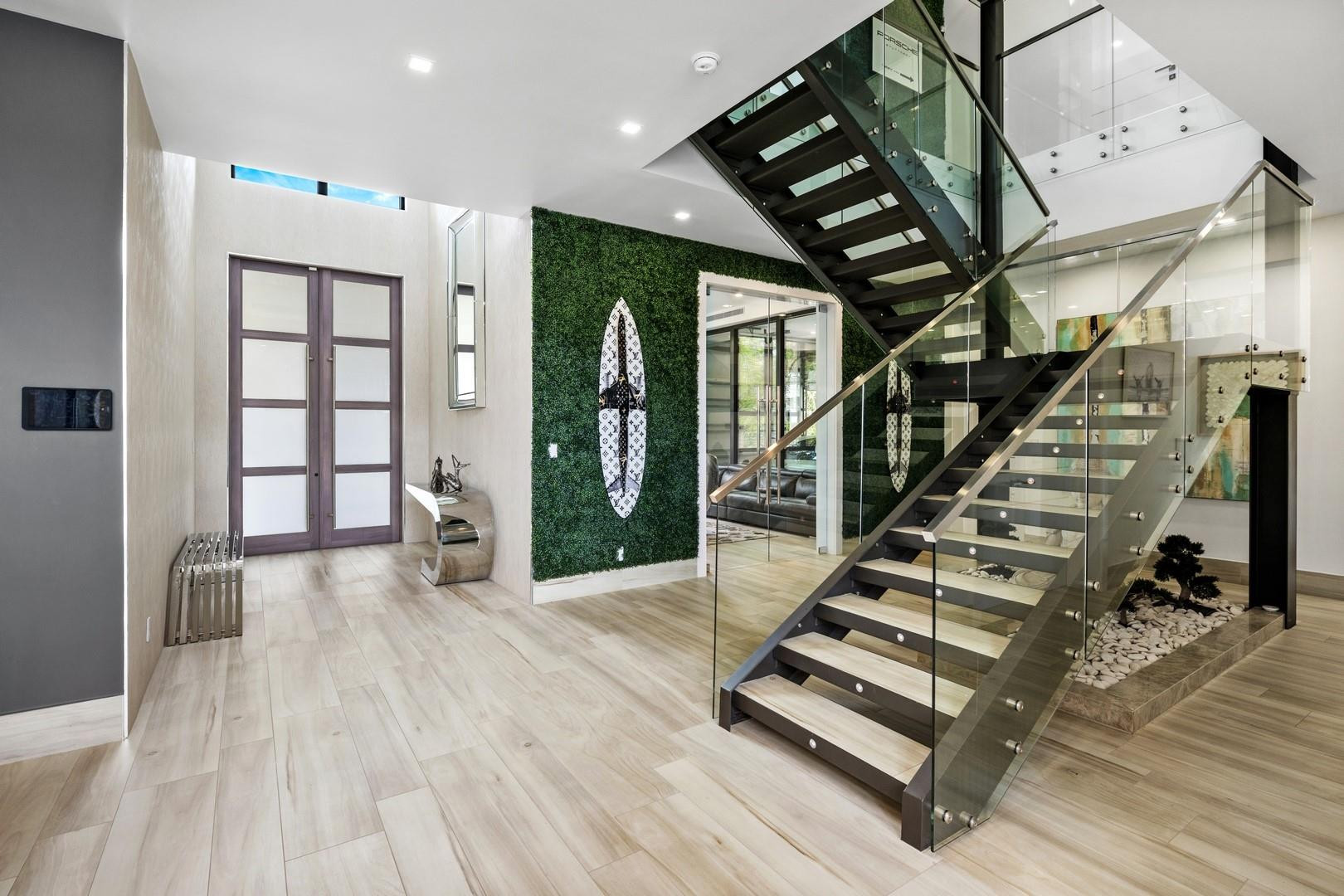 main property photo 11