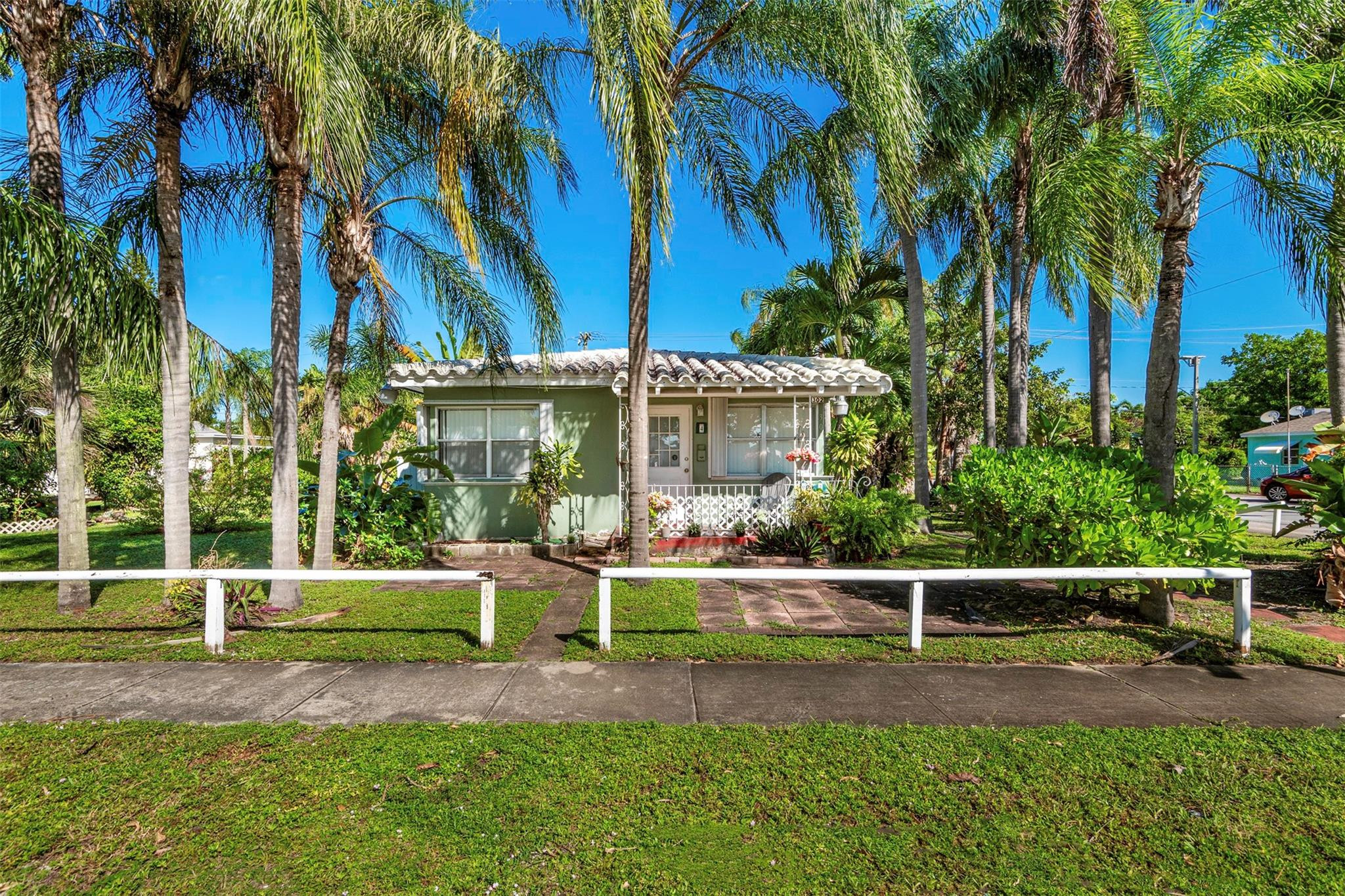main property photo 41