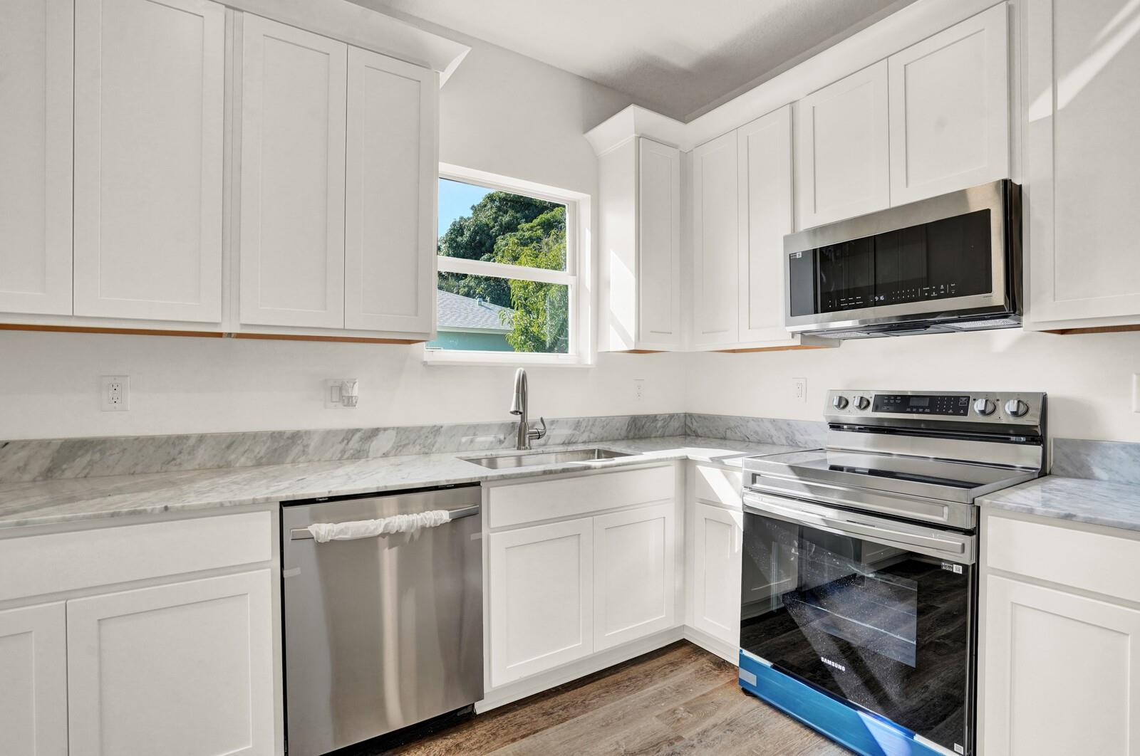 property viewer photo 13