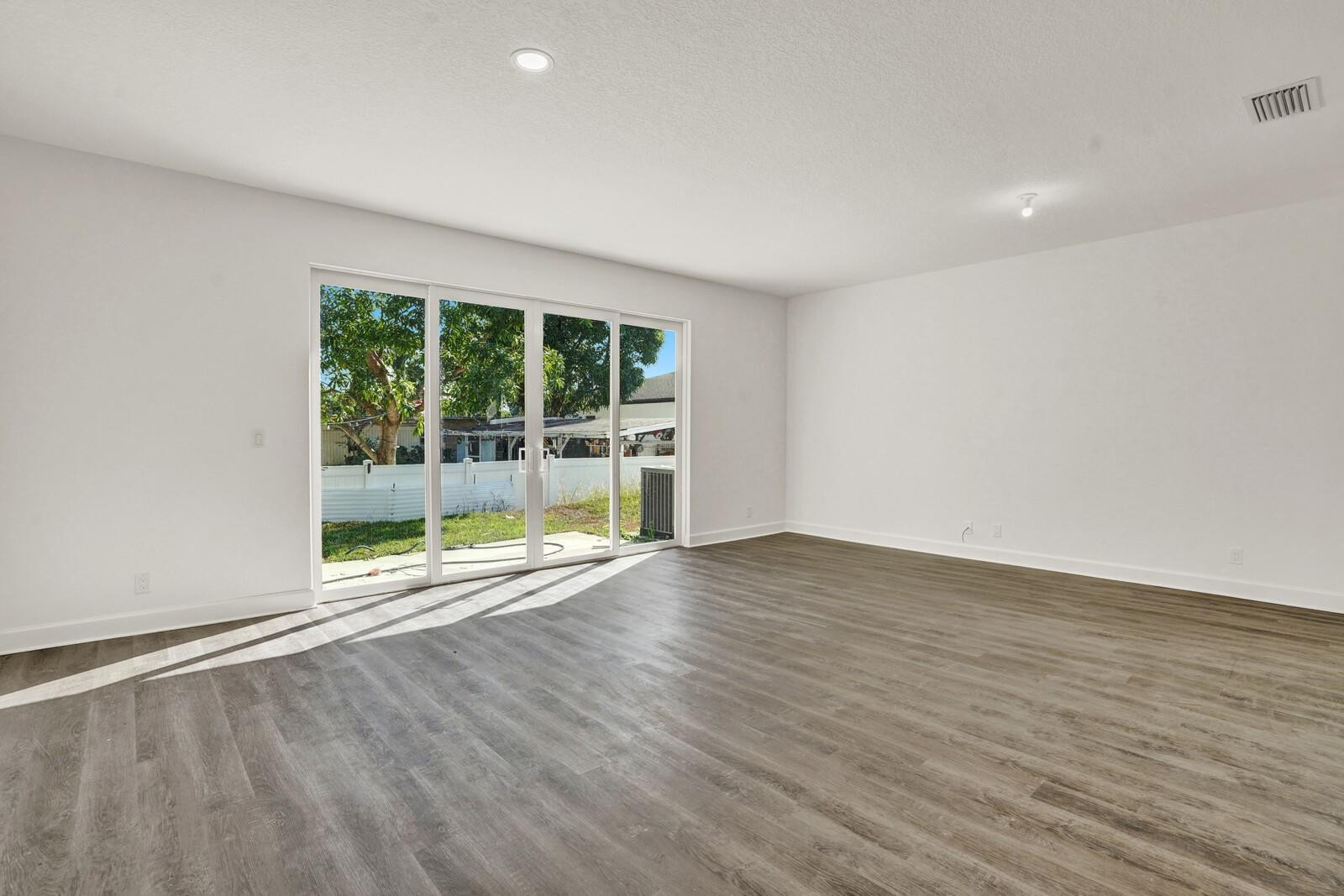 property viewer photo 7