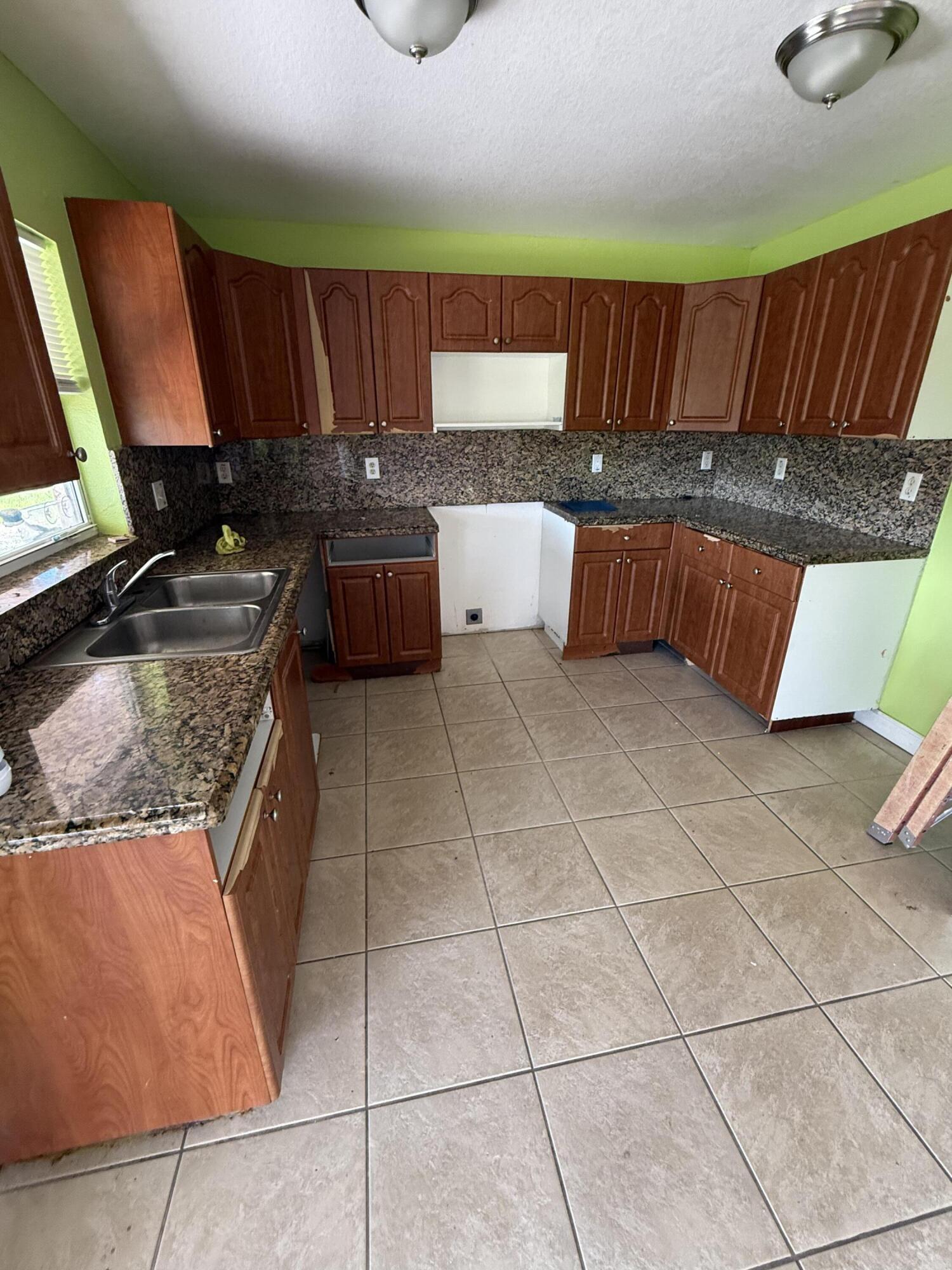 property viewer photo 3