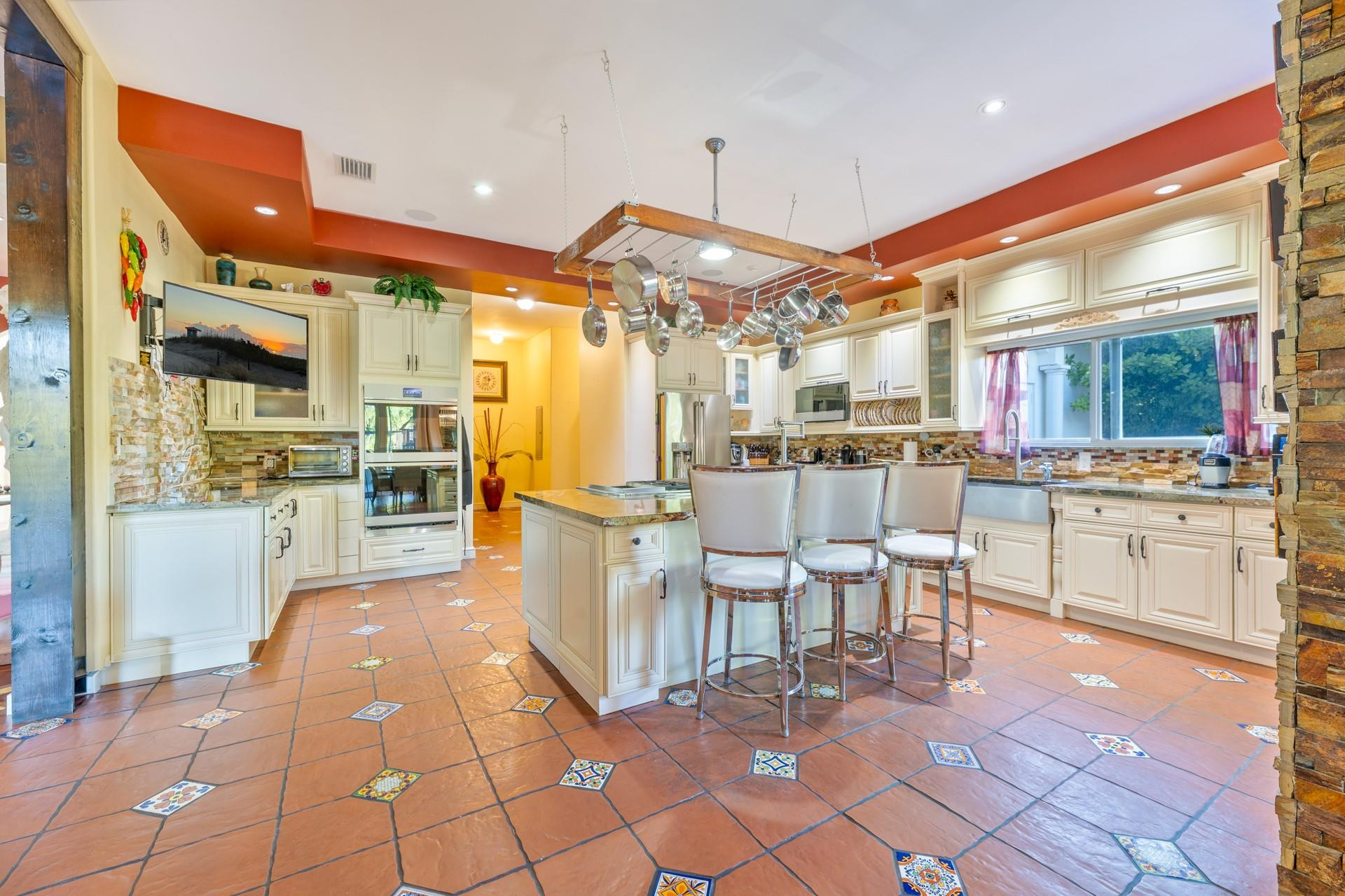 main property photo 8
