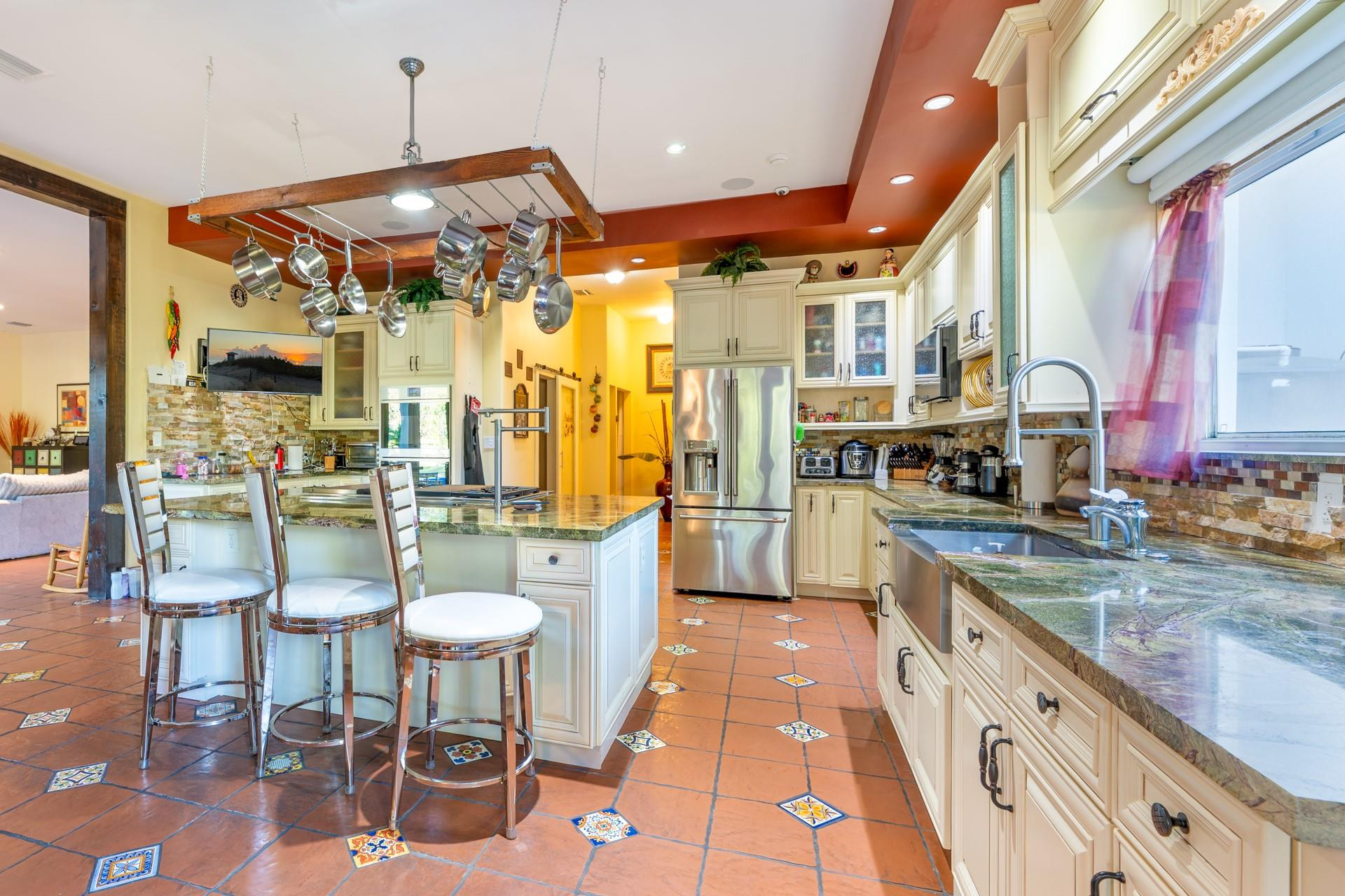 main property photo 9