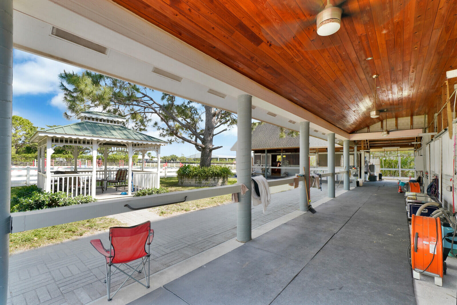 main property photo 13