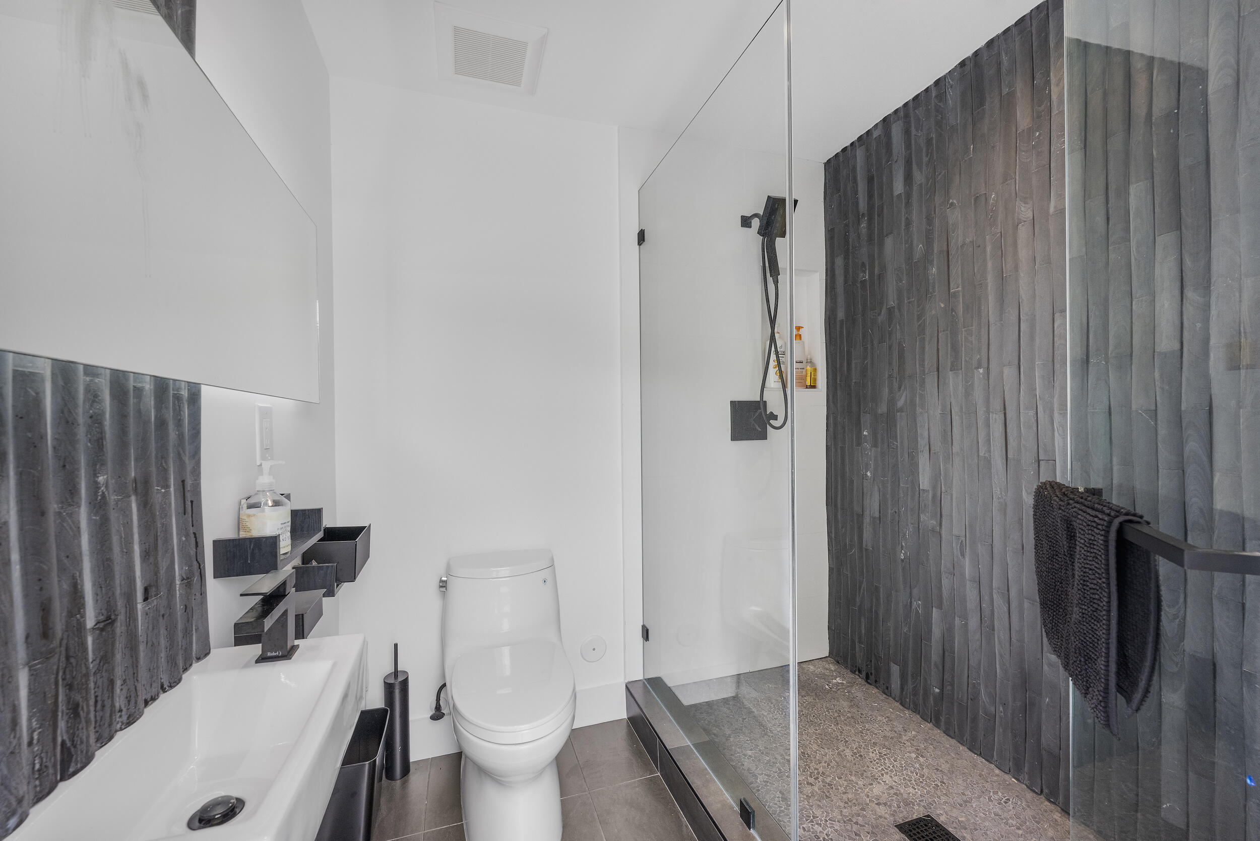main property photo 74