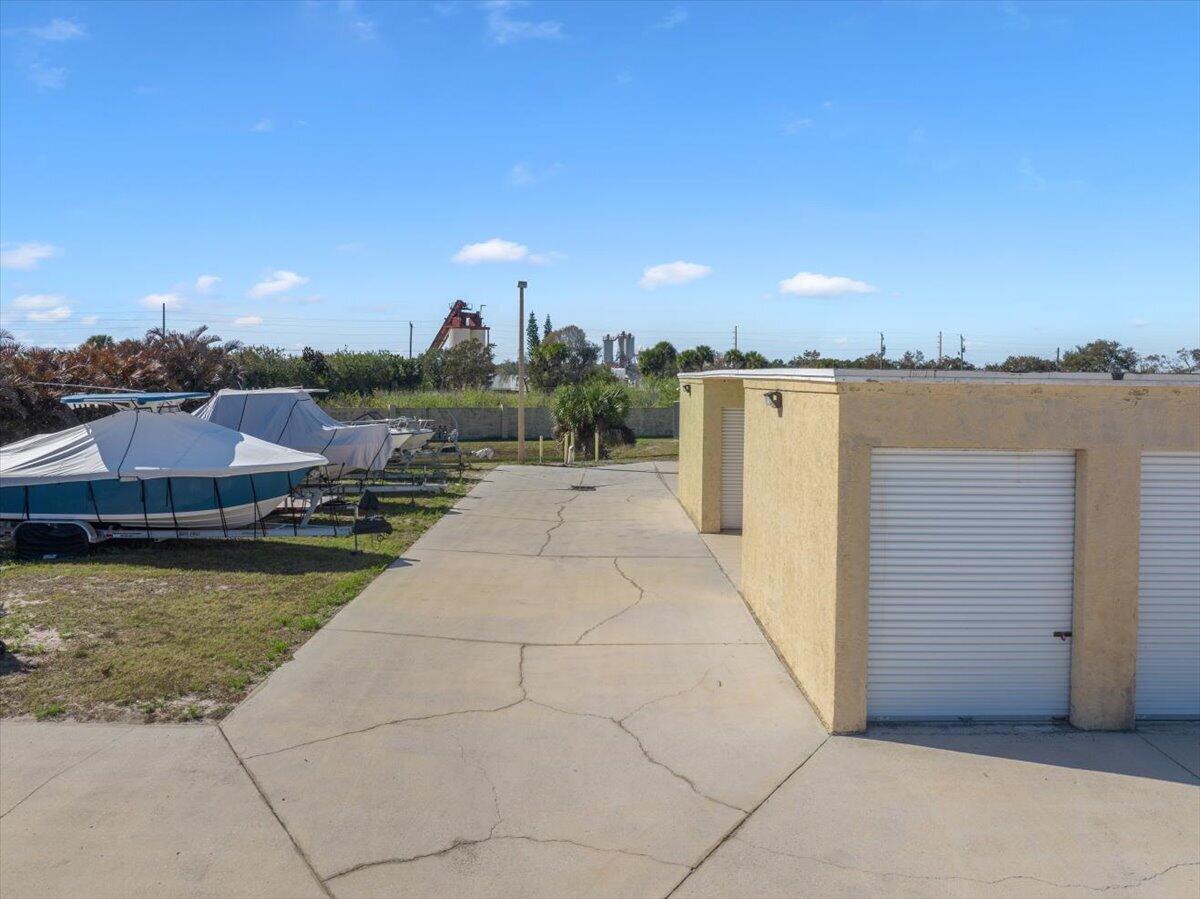 main property photo 30
