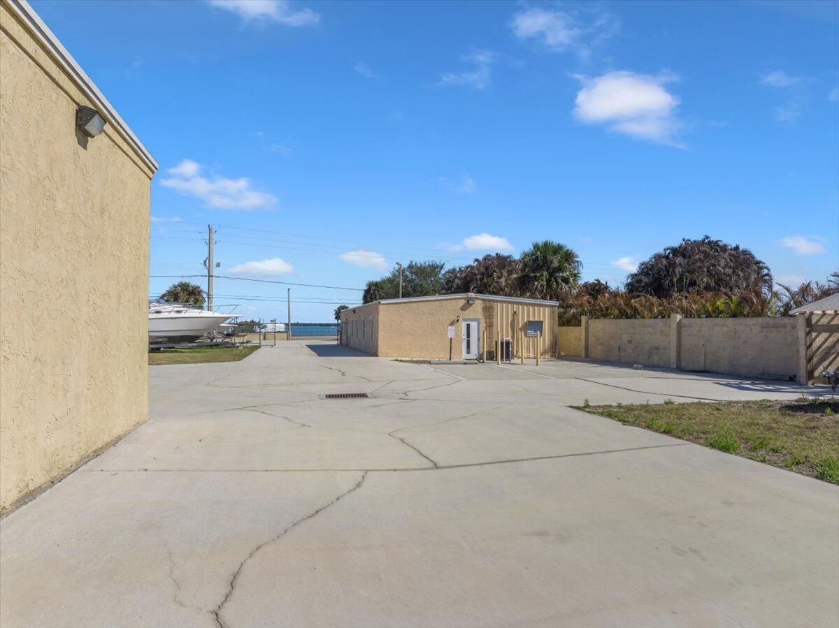 main property photo 31