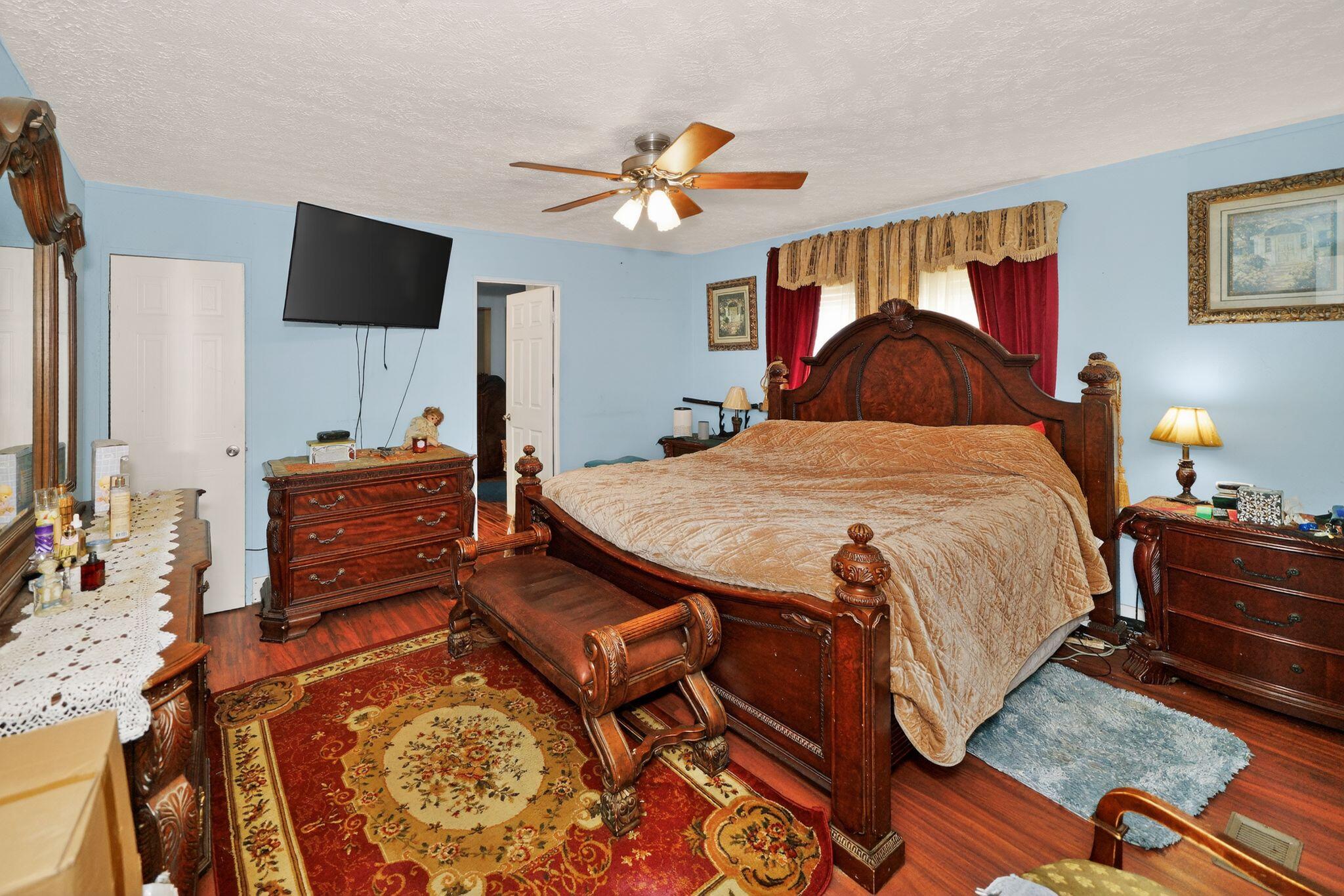 main property photo 18