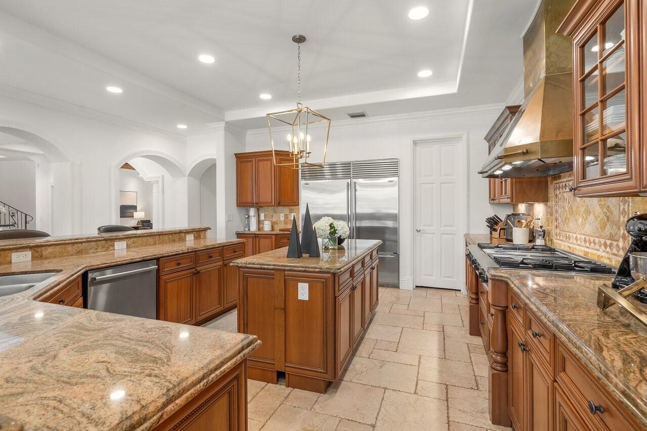 main property photo 12