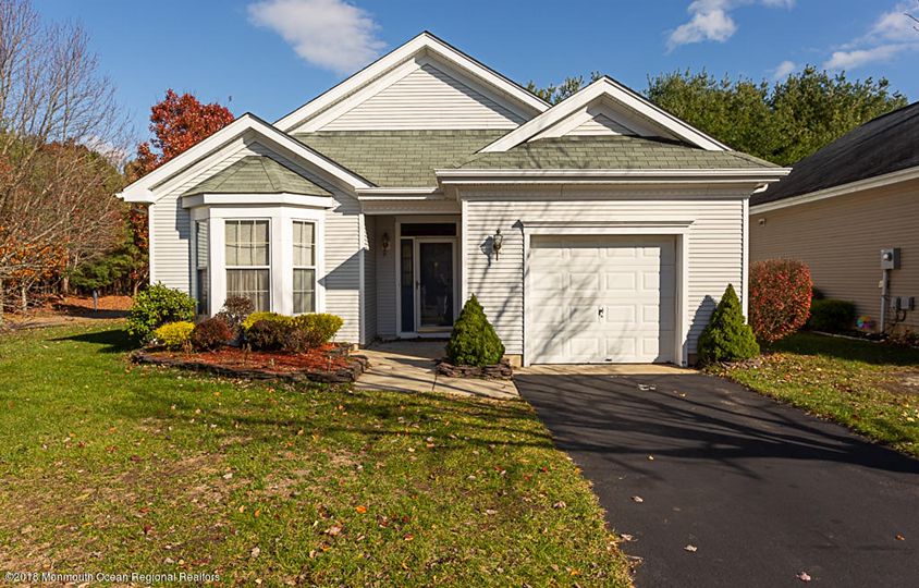 2 Goldensprings Dr Lakewood Nj 08701