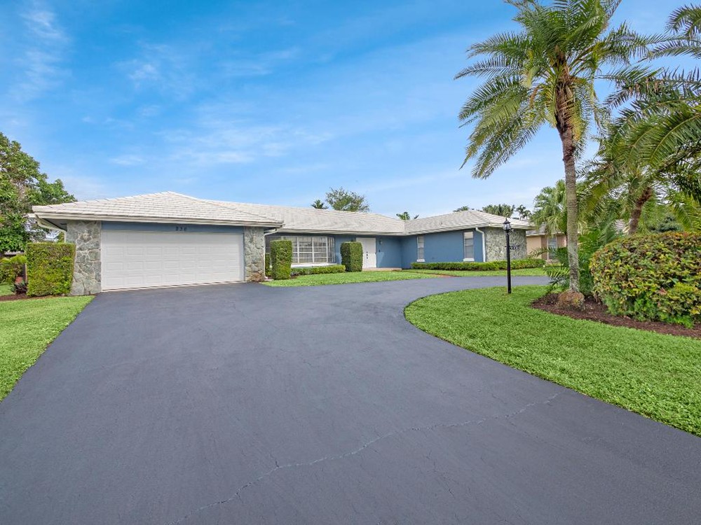 FOR SALE 236 Gleneagles Dr, Atlantis, FL 4 Bed / 3 Bath