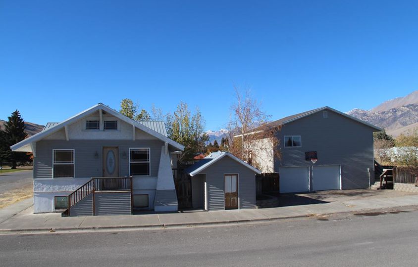 318 S Main St, Mackay, ID 83251