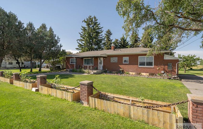 5555 E Iona Rd, Iona, ID 83401