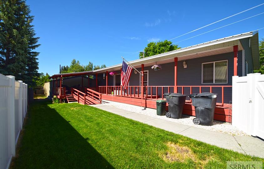 240 W Maple St, Shelley, ID 83274