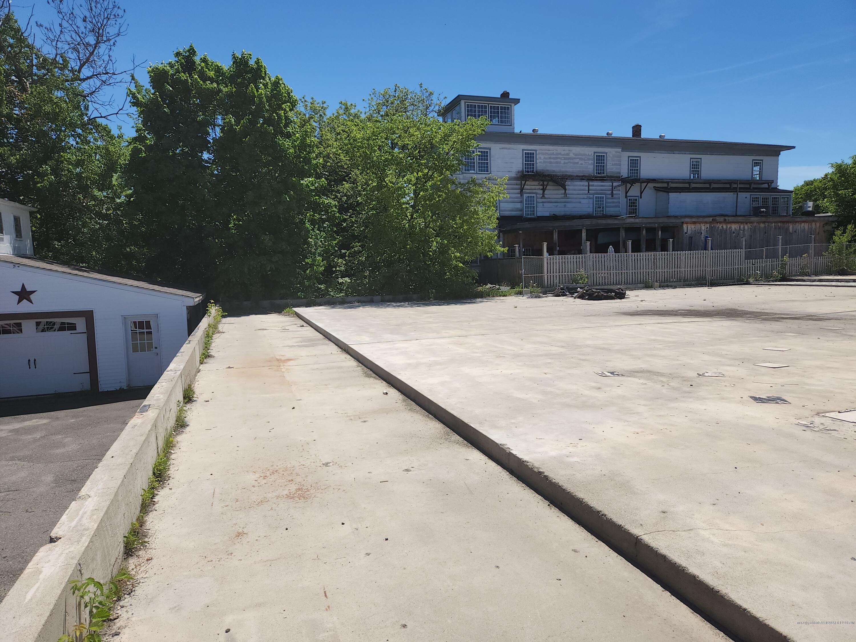main property photo 10