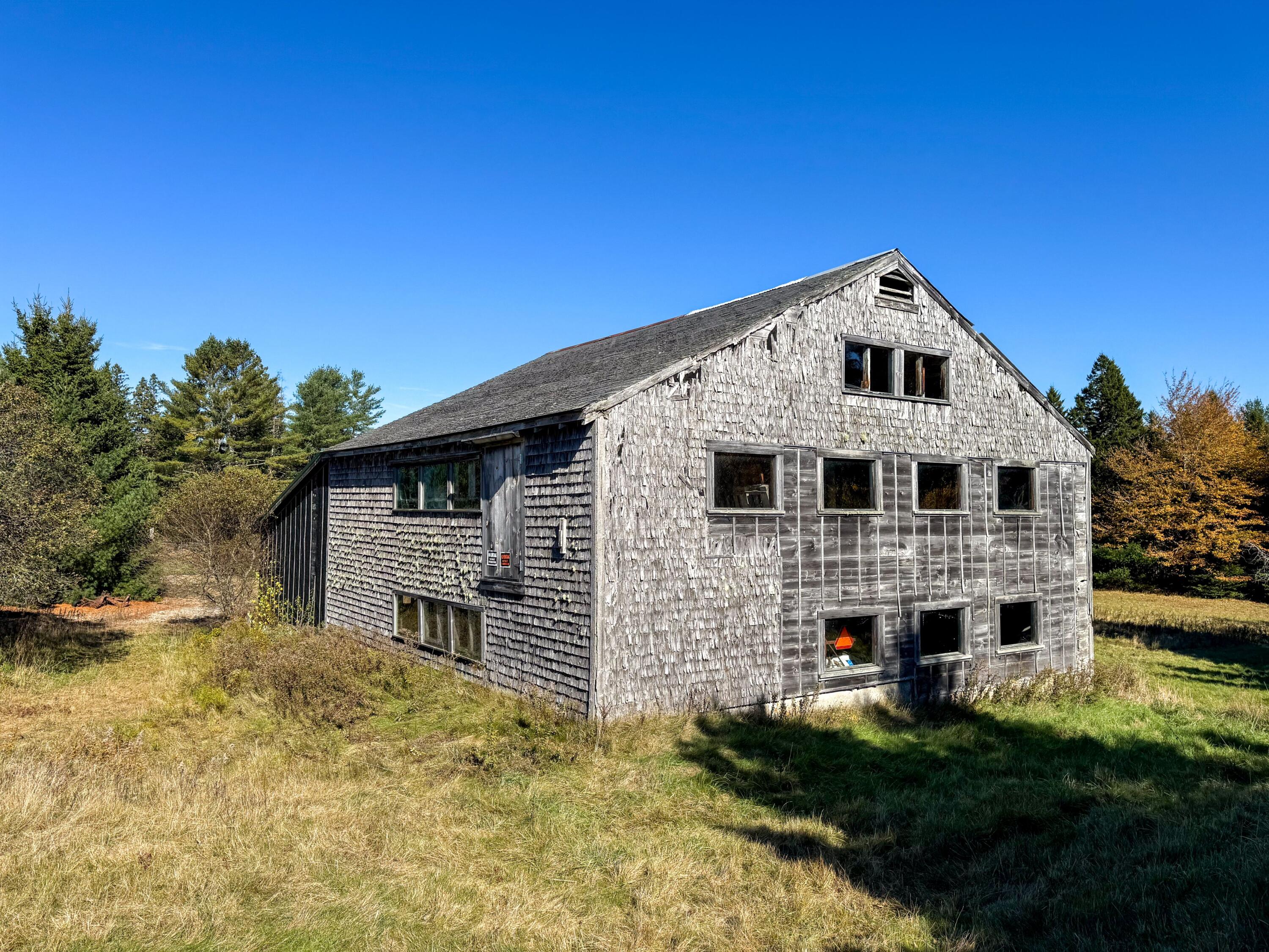 main property photo 16