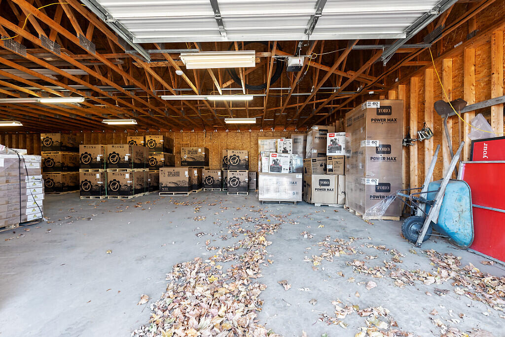 main property photo 40