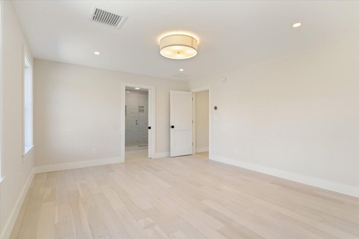 property viewer photo 36
