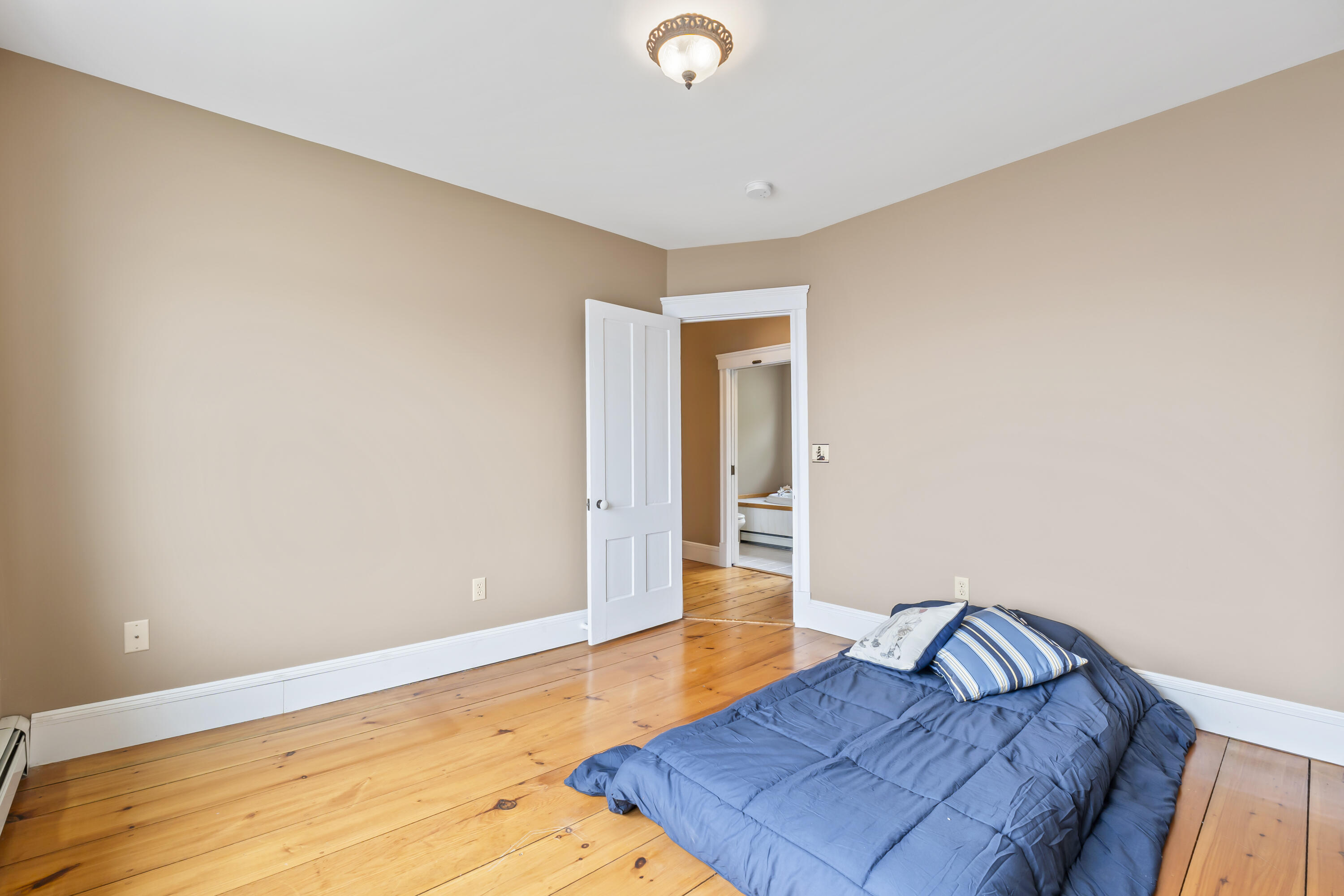 main property photo 75