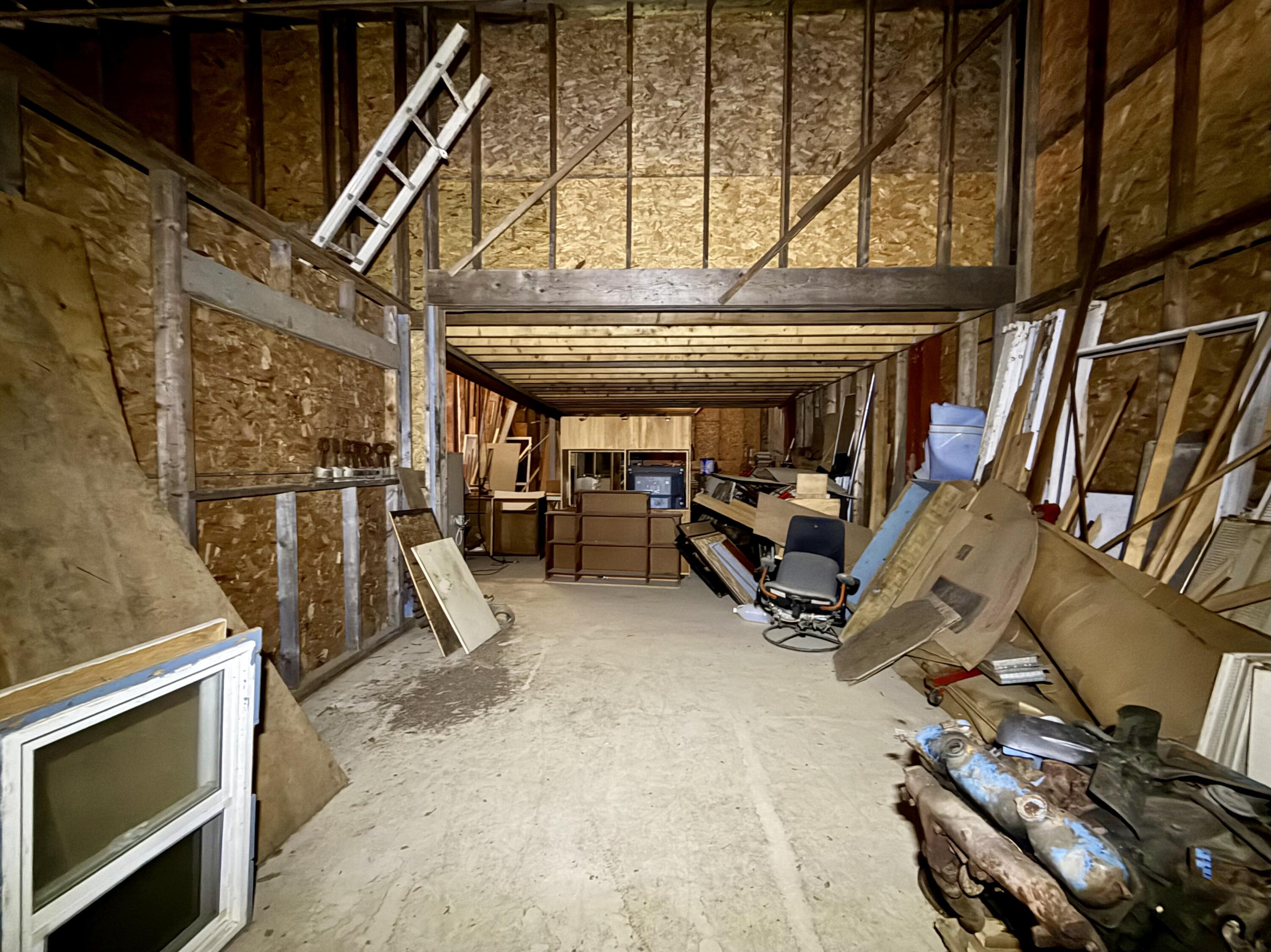main property photo 40