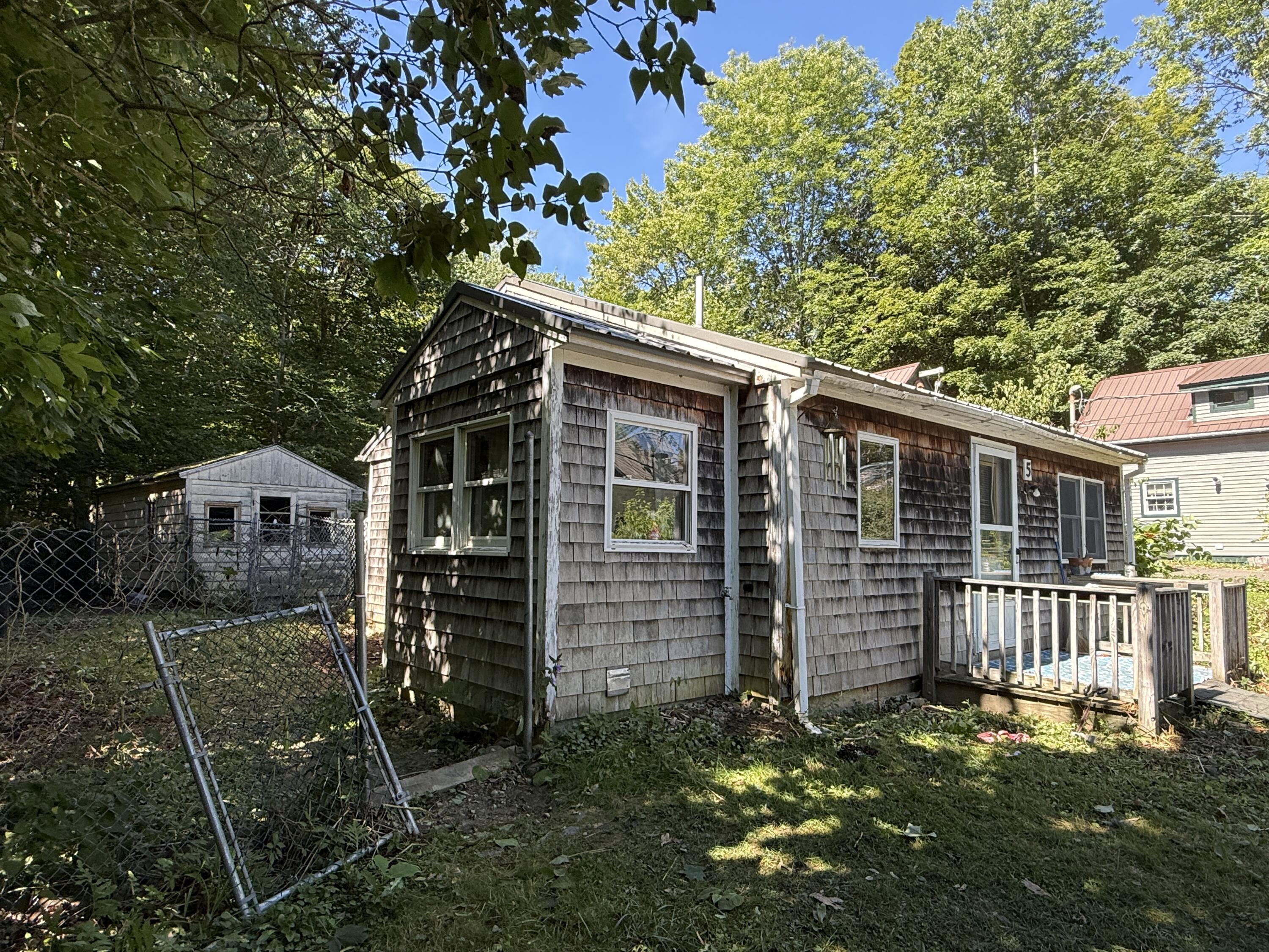 property viewer photo 3