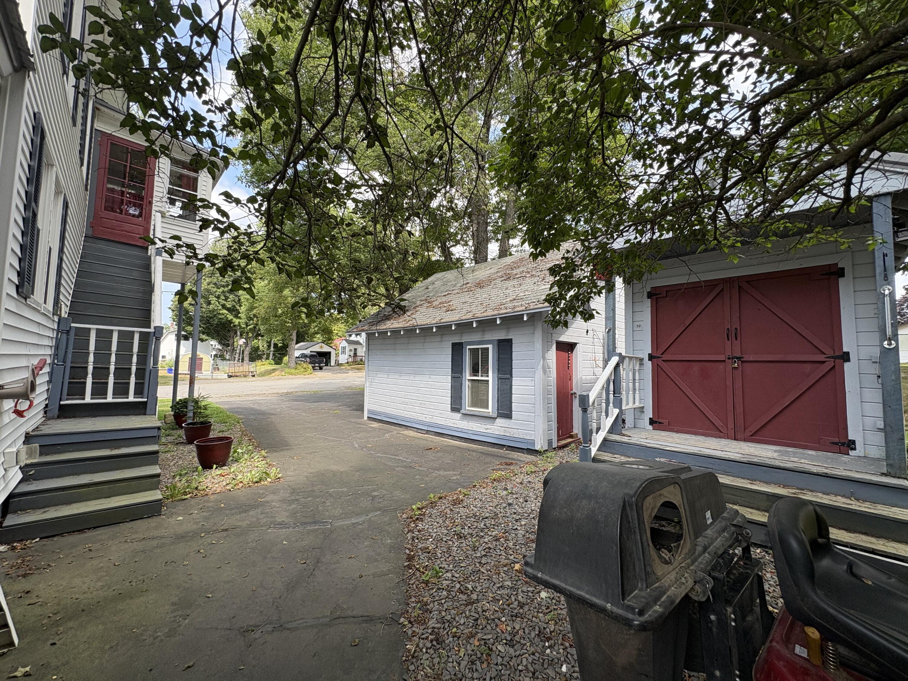 main property photo 50
