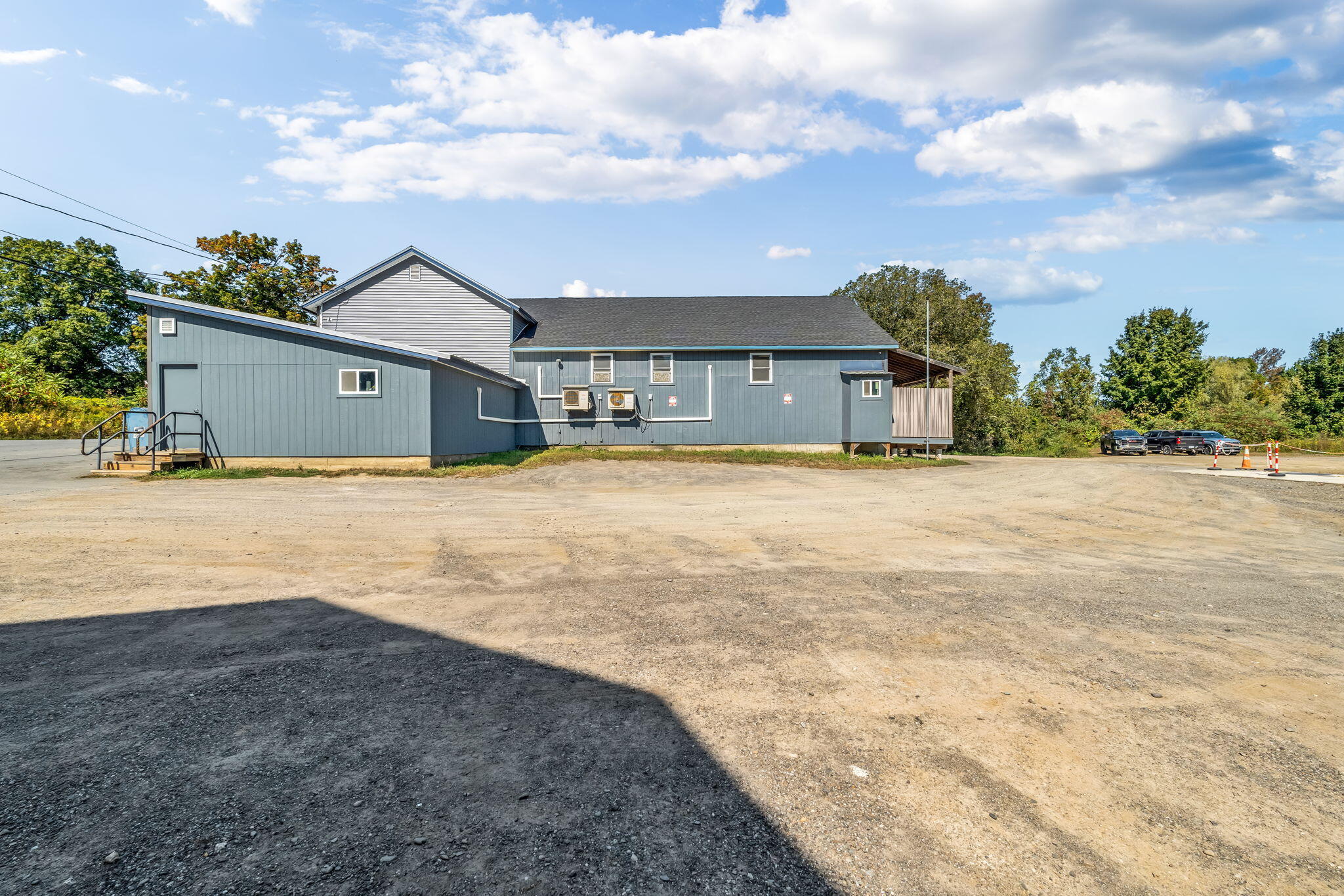 main property photo 36