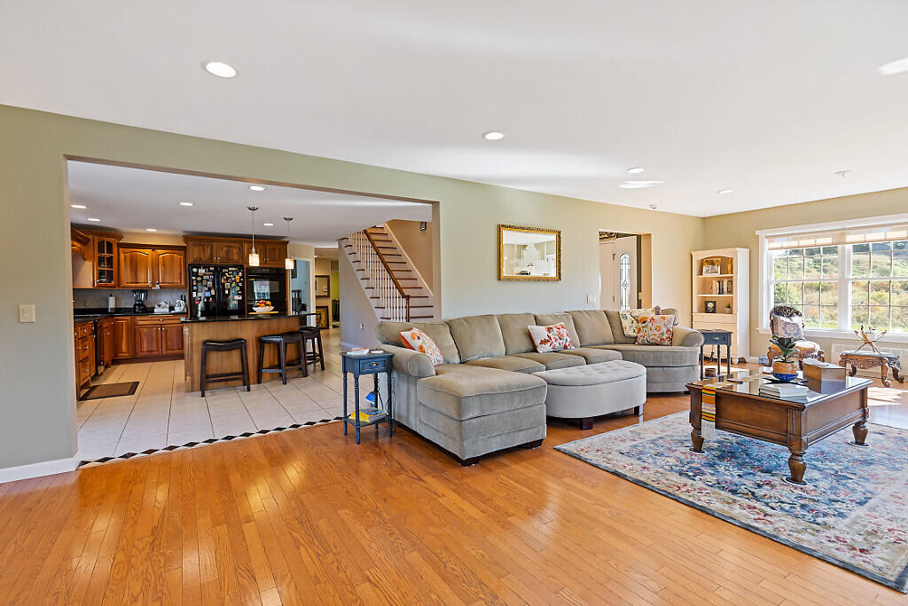 property viewer photo 12